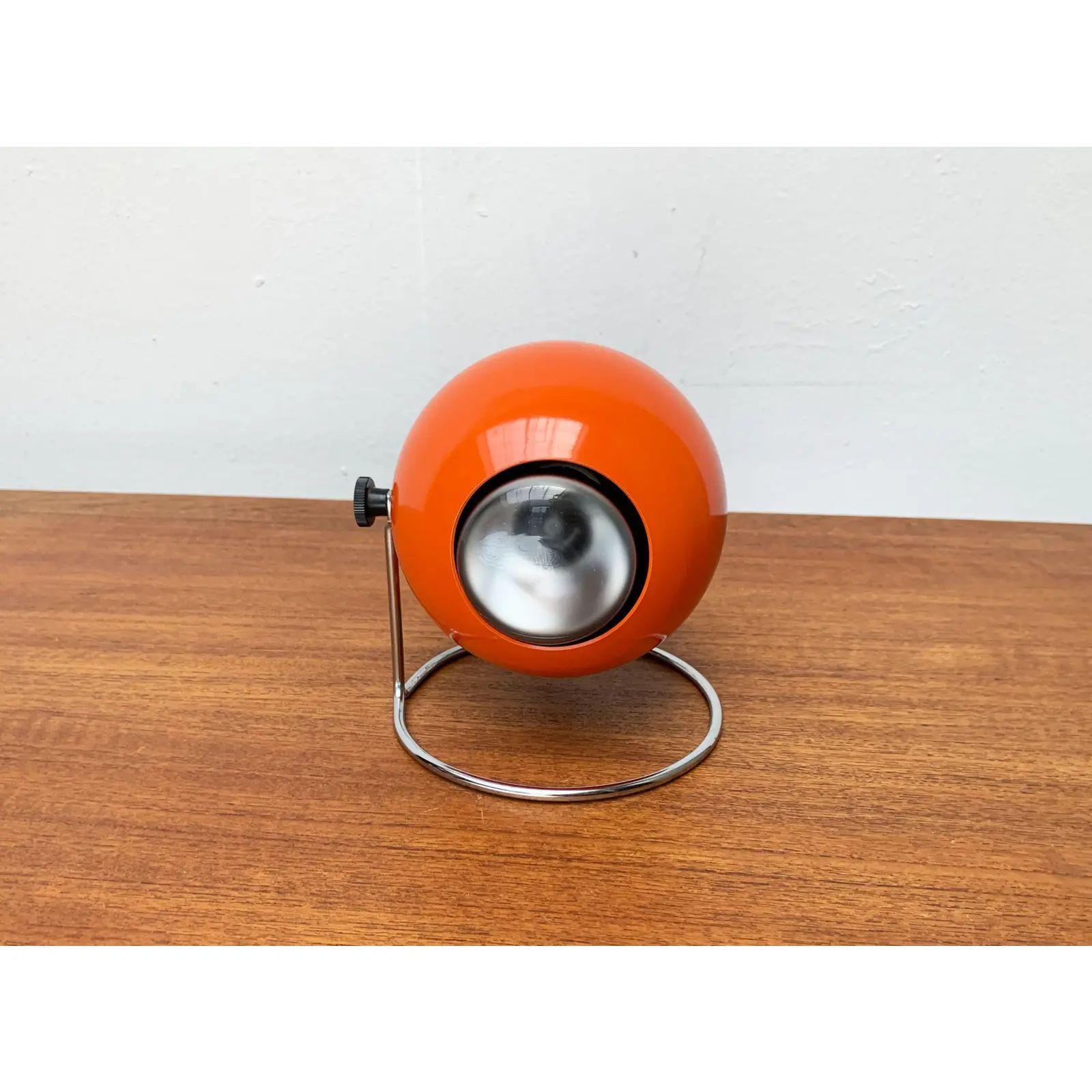 Métal Lampe de table Globe de l'ère spatiale du milieu du siècle dernier d'Erco, 1970 en vente