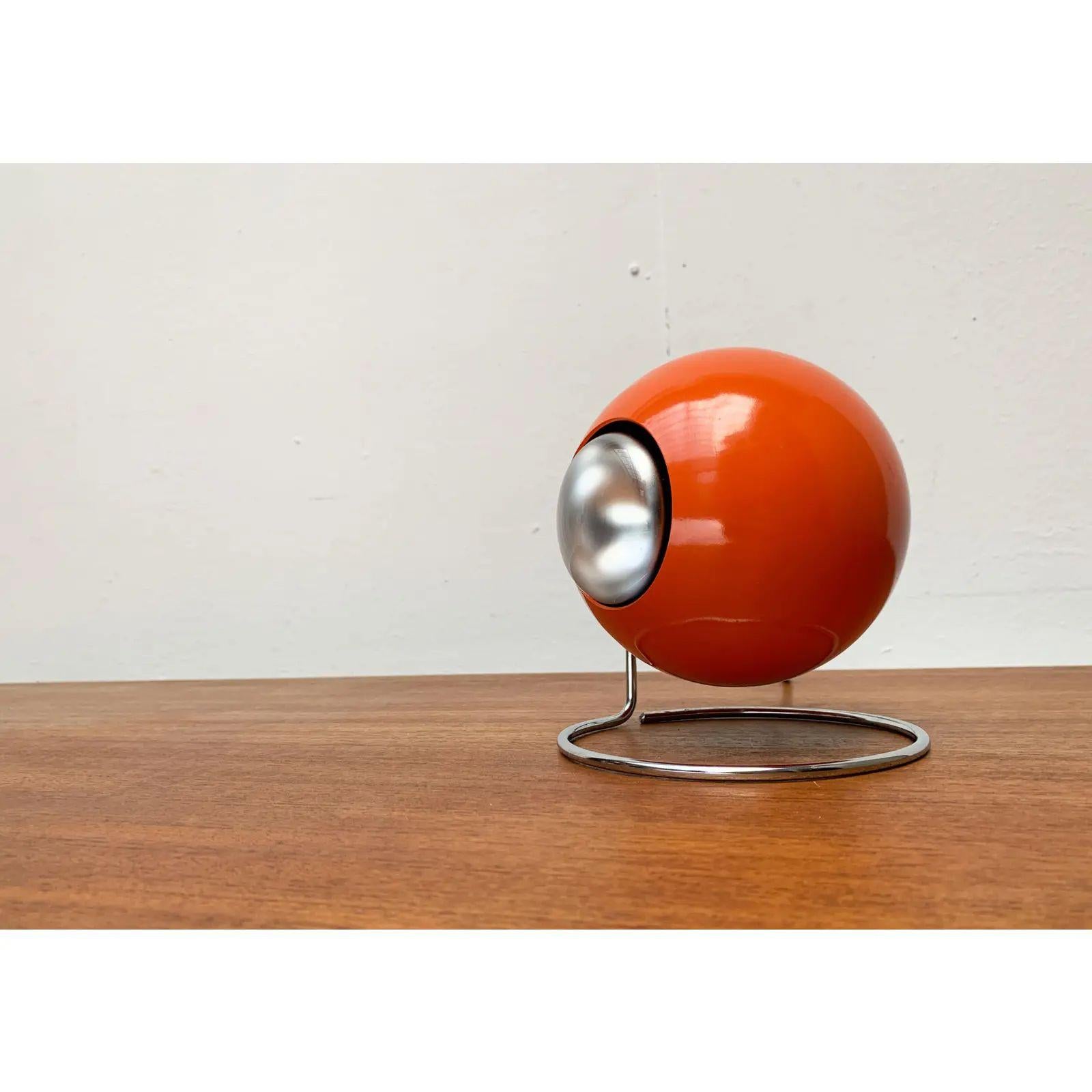 Lampe de table Globe de l'ère spatiale du milieu du siècle dernier d'Erco, 1970 en vente 2