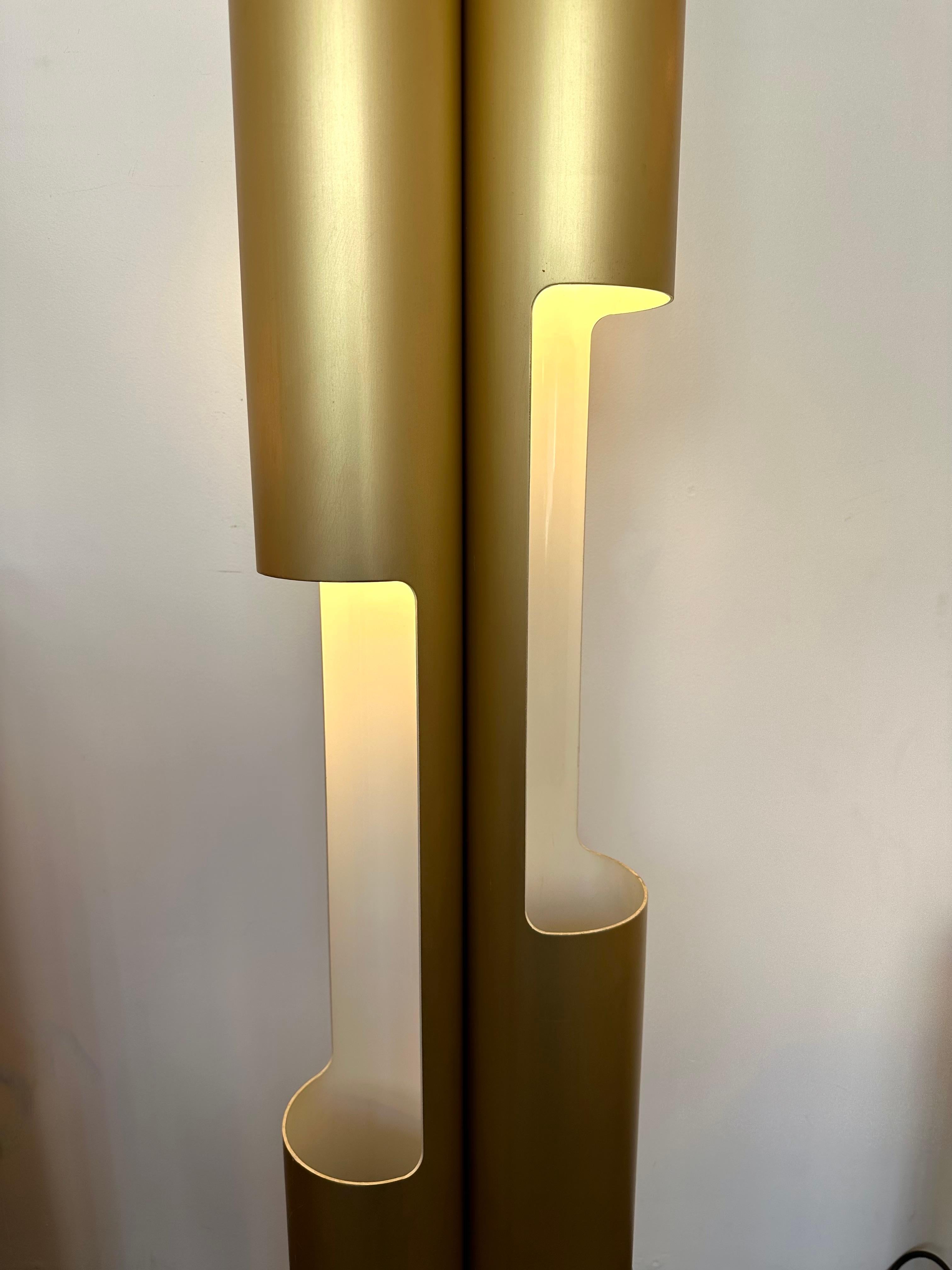 Mid-Century Space Age Gold Metal Organ Floor Lamp by Luci, Italy, 1970s In Good Condition For Sale In SAINT-OUEN, FR