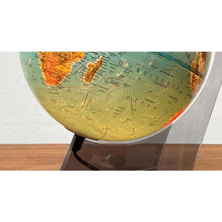 Mid-Century Modern Mid-Century Space Age Illuminated Globe Table Lamp with Acrylic Stand, 1960s For Sale