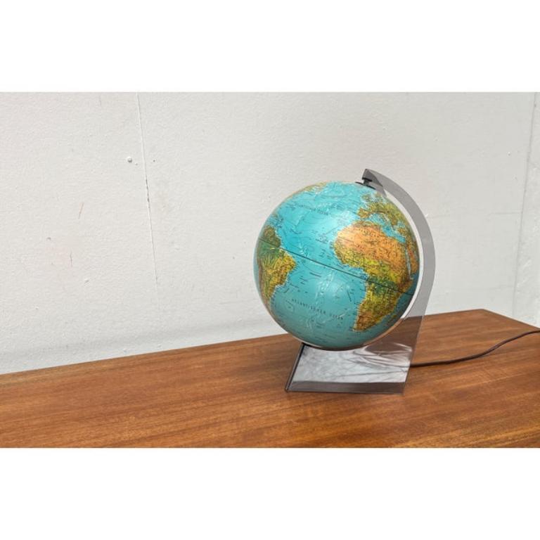 Mid-Century Space Age Illuminated Globe Table Lamp with Acrylic Stand, 1960s In Excellent Condition For Sale In Hamburg, DE