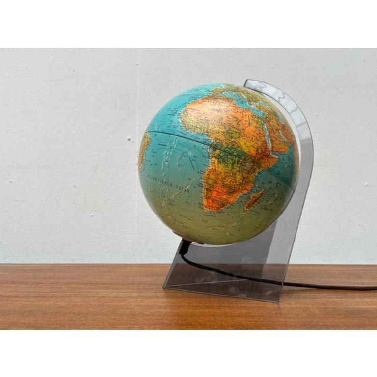 Mid-Century Space Age Illuminated Globe Table Lamp with Acrylic Stand, 1960s For Sale 1
