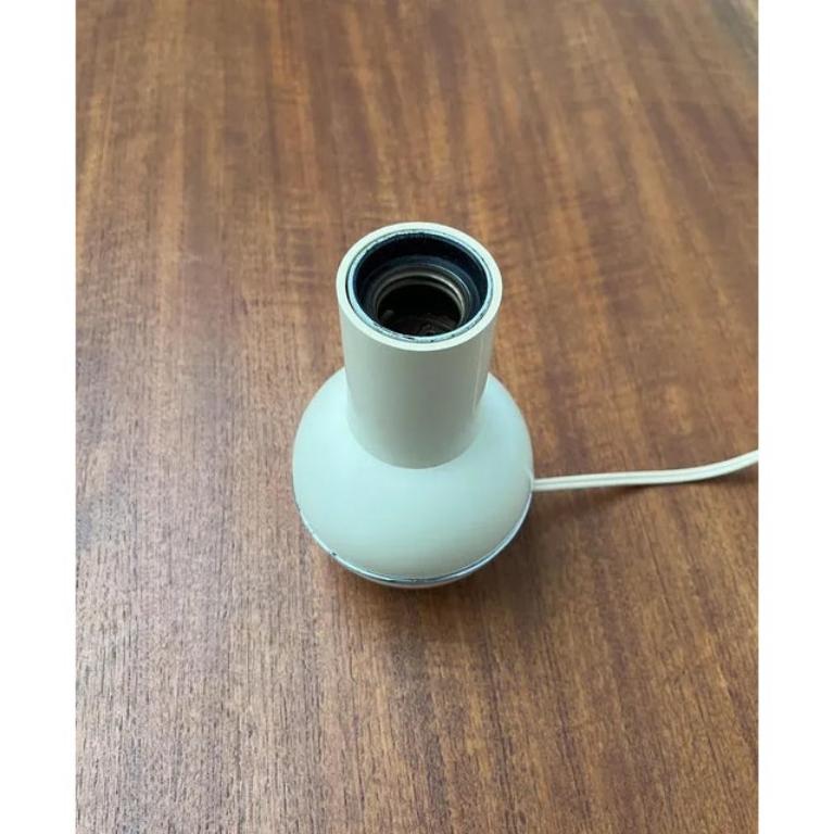 Lampe de table pliante italienne de l'ère spatiale du milieu du siècle dernier, années 1960 en vente 5