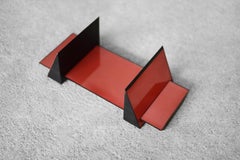 Mitte des Jahrhunderts A Space Age Italian Modern Red Plastic Books Holder von Corus Associati