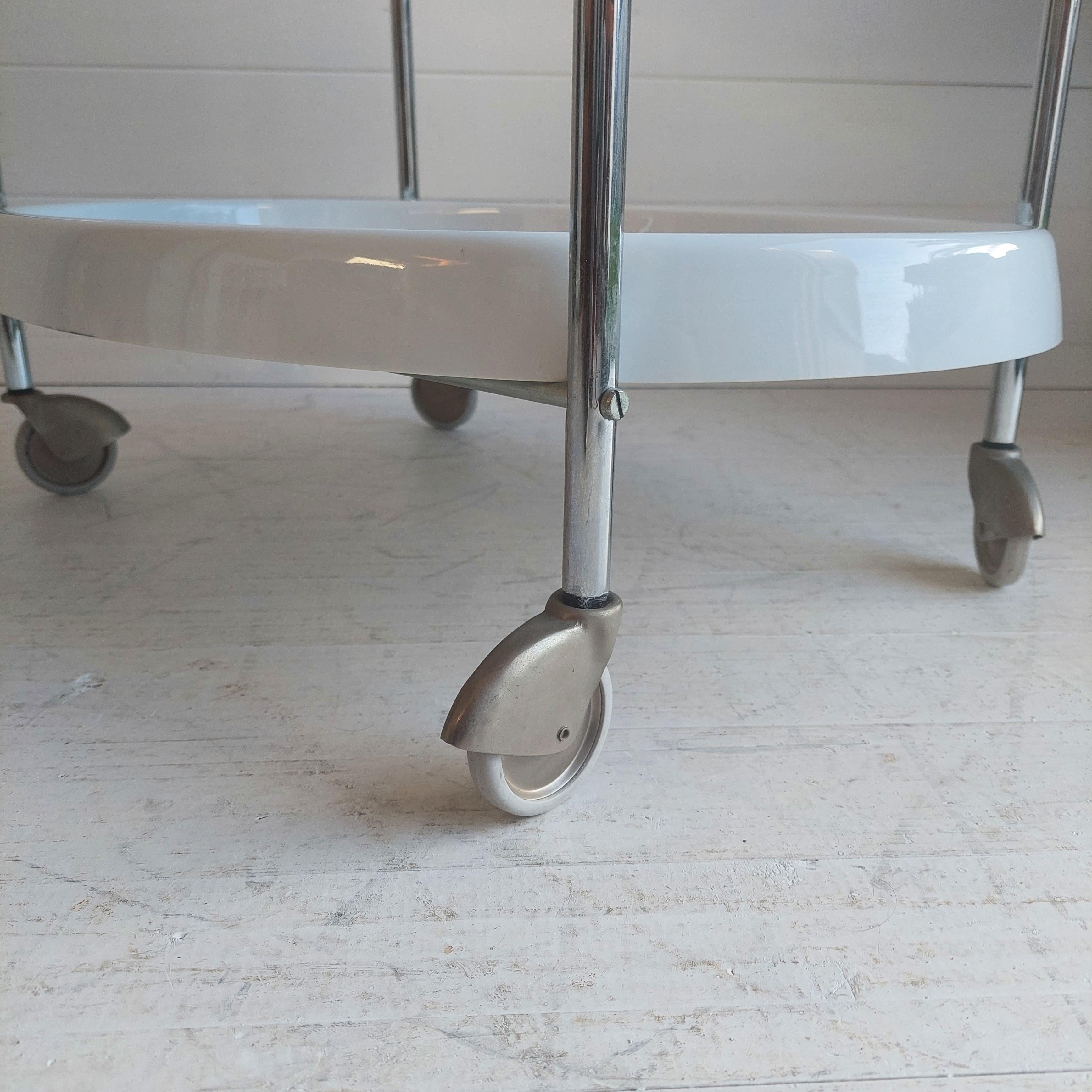 Midcentury Space Age Italian Oval Plastic and Chrome Bar Cart trolley, 1950-1960 For Sale 3