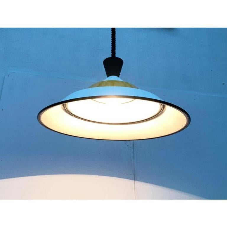 Lampada a sospensione italiana di metà secolo in stile Space AGE, anni '60 In condizioni ottime in vendita a Hamburg, DE