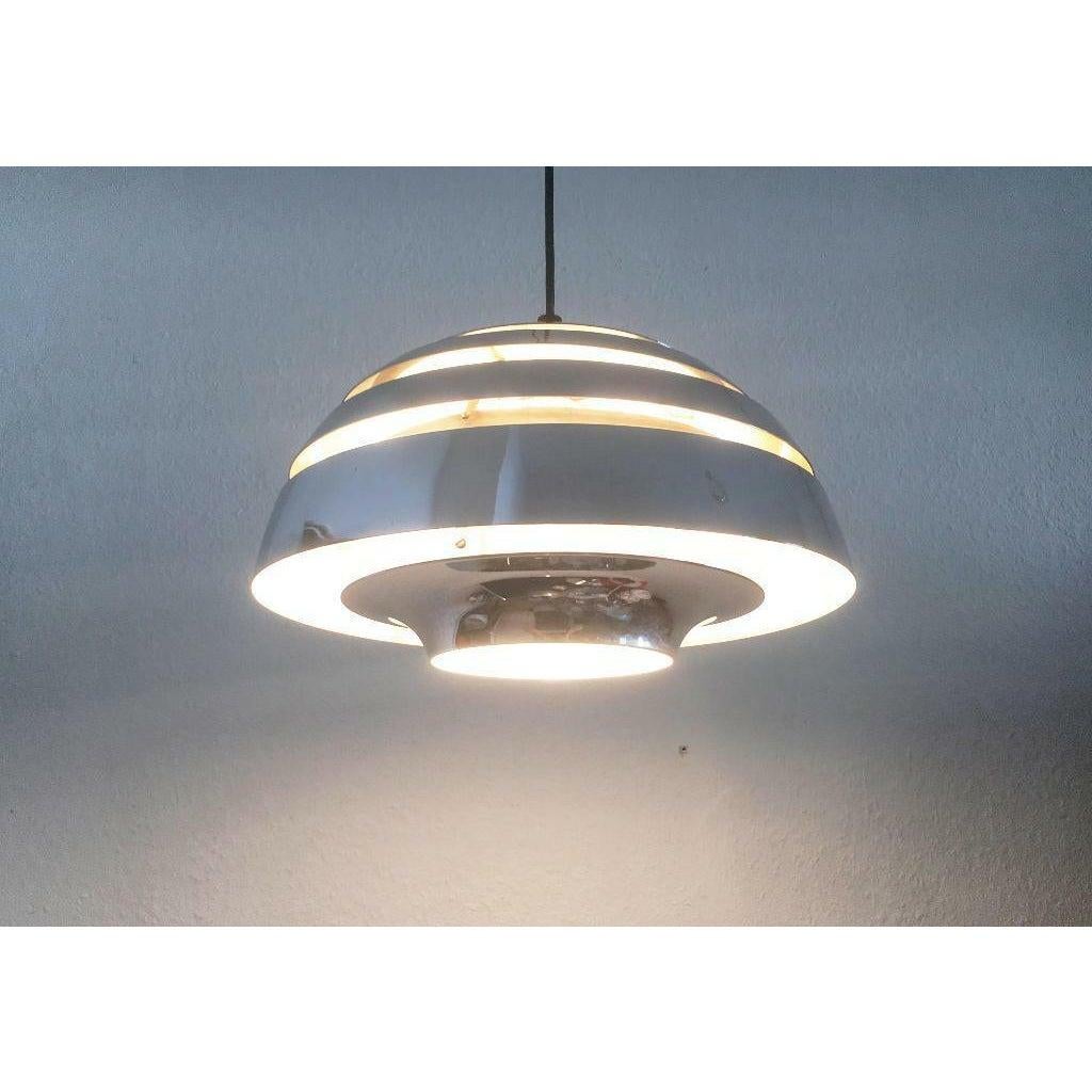 Metallo Lampada a sospensione a lamelle di Hans-Agne Jakobsson, 1960, metà del secolo scorso. in vendita