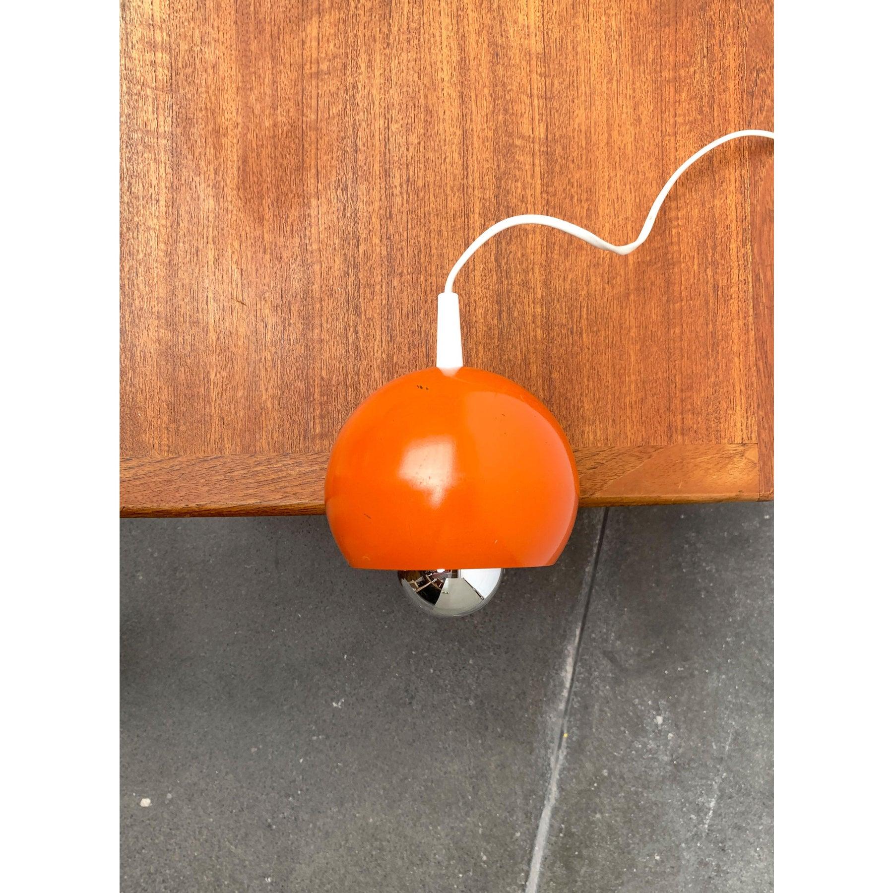 Mid-Century Space Age Magnet Clamp Table or Shelf Lamp, 1960s For Sale 5