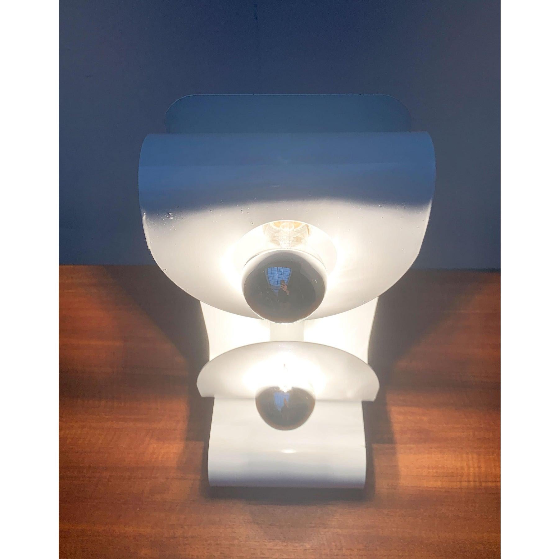 Mid-Century Modern Lampe à poser en métal du milieu du siècle A Space en vente