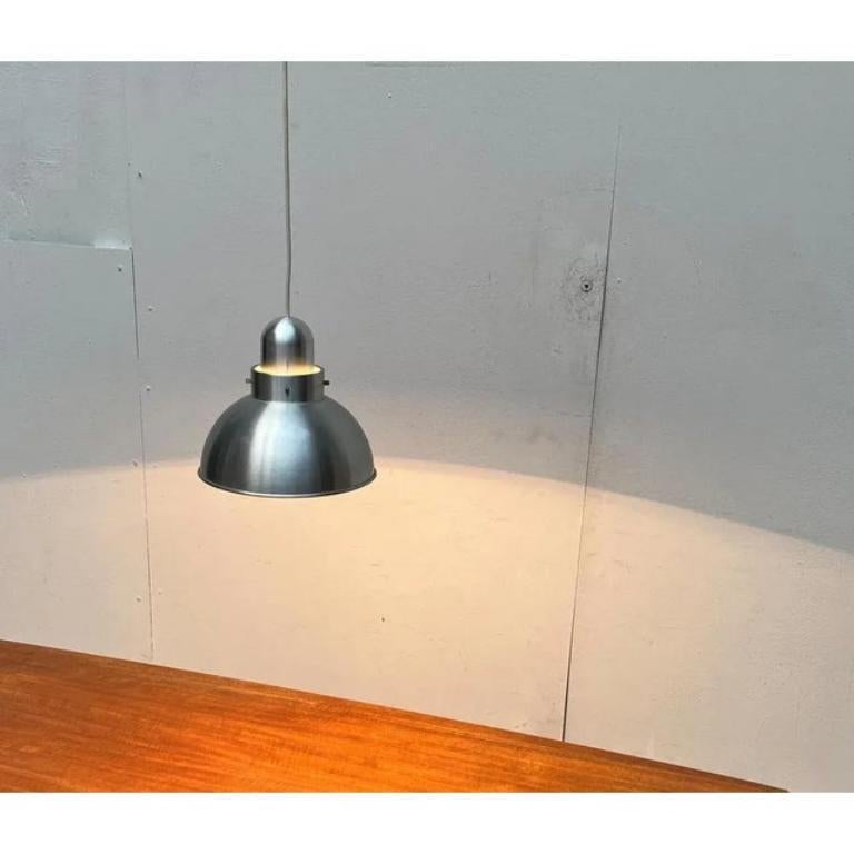 Mid-Century moderno Lampada a sospensione minimalista in alluminio di metà secolo A Space AGE, anni '60 in vendita