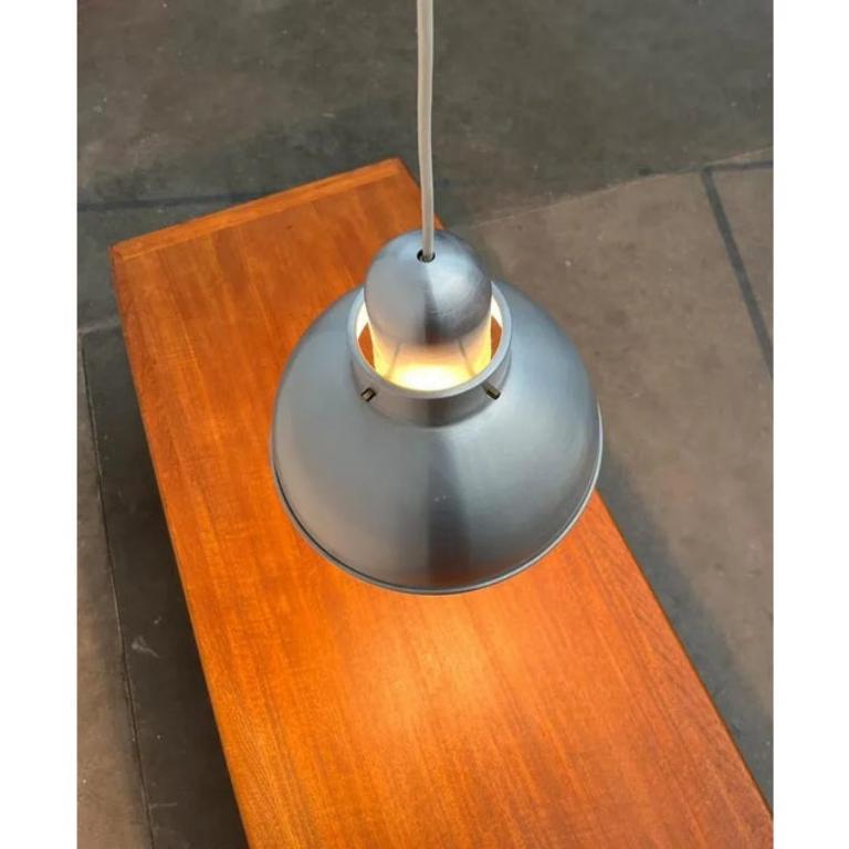 Lampada a sospensione minimalista in alluminio di metà secolo A Space AGE, anni '60 In condizioni ottime in vendita a Hamburg, DE