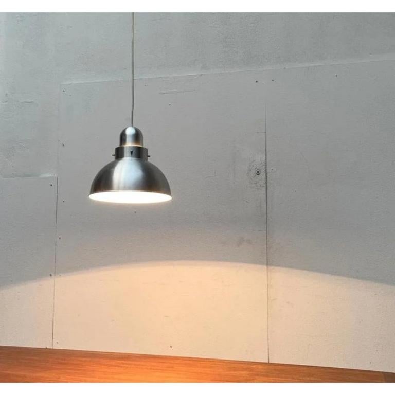 Lampada a sospensione minimalista in alluminio di metà secolo A Space AGE, anni '60 in vendita 2