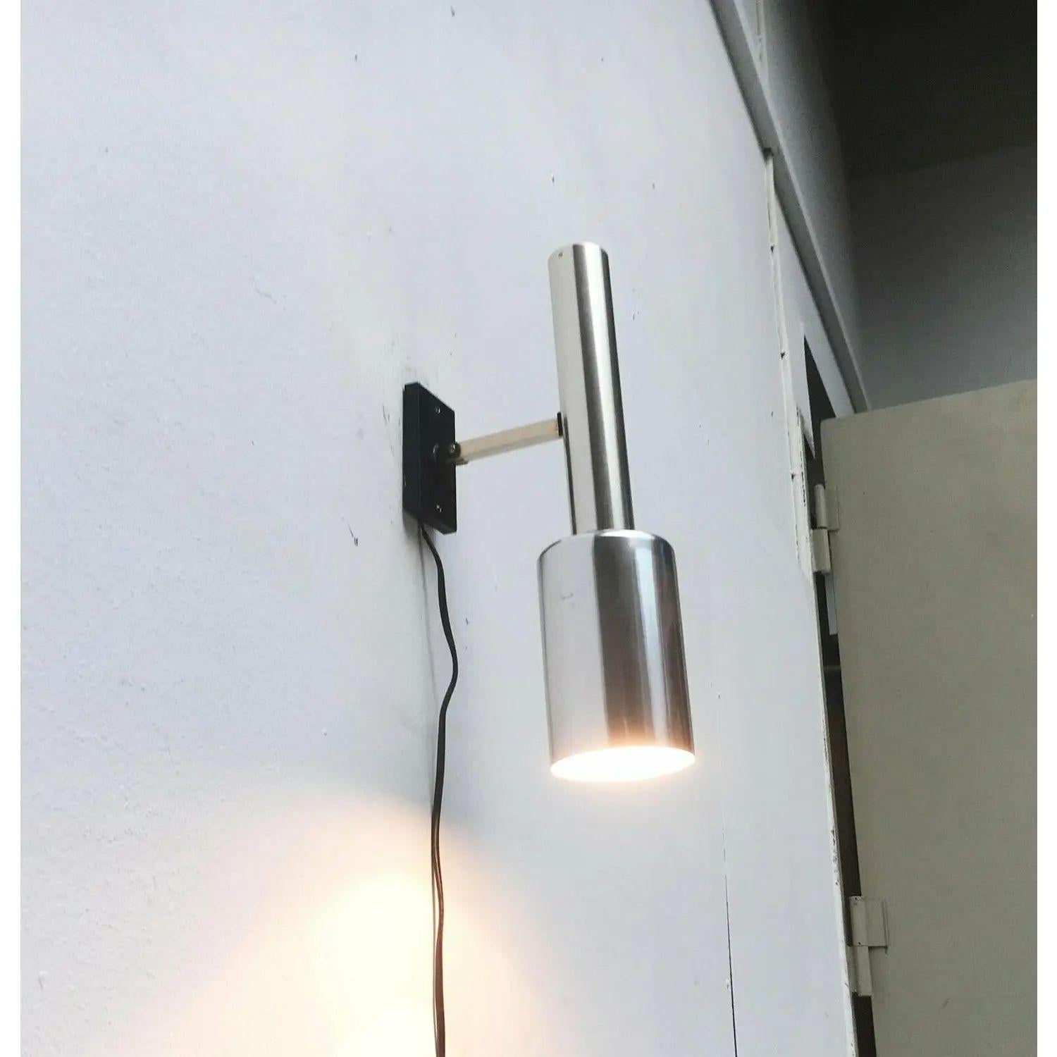 Lámpara de pared francesa minimalista de la Era Espacial de mediados de siglo, Jacques Biny, años 60 en venta 4