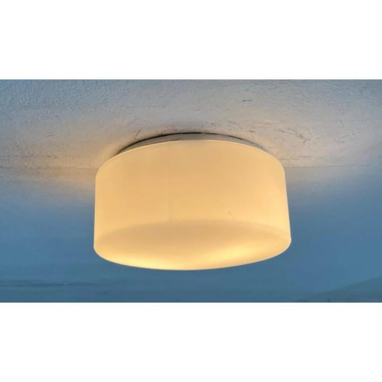Lampada da parete minimalista tedesca di metà secolo di Staff Leuchten, anni '60, in ottime condizioni. Progettato tra il 1960 e il 1969 Questo pezzo ha un marchio di attribuzione, è completamente autentico per qualsiasi problema di autenticità