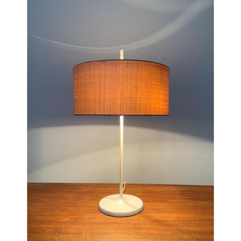 Lampe de table minimaliste du milieu du siècle A Space en vente 5