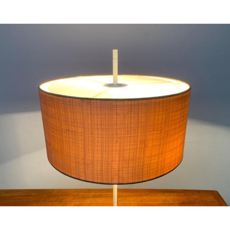 Métal Lampe de table minimaliste du milieu du siècle A Space en vente