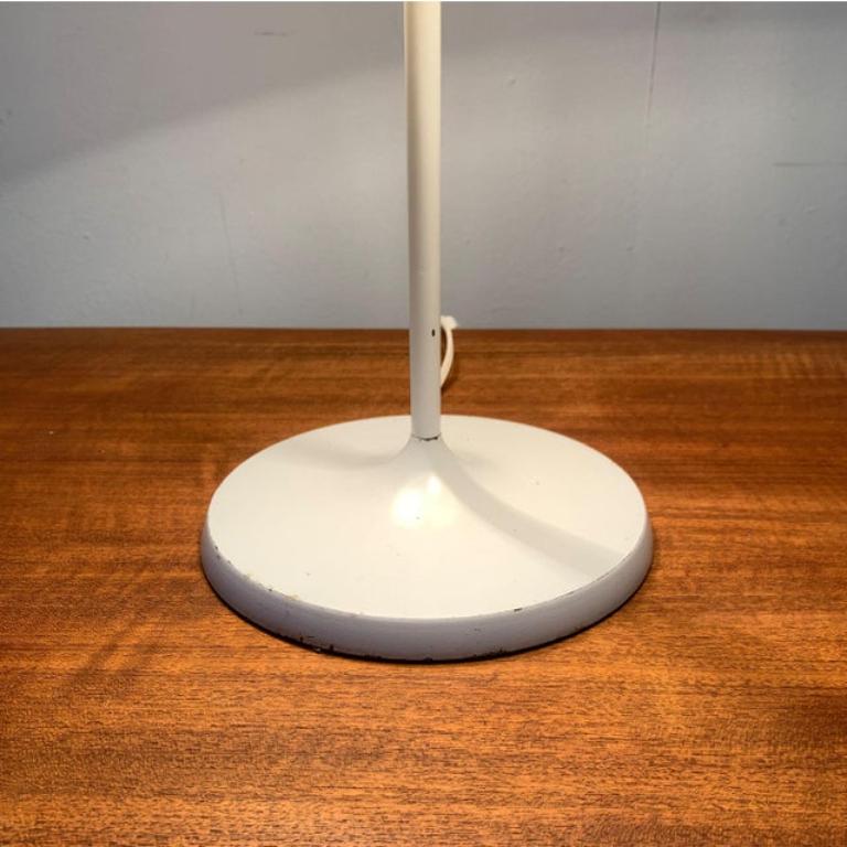 Lampe de table minimaliste du milieu du siècle A Space en vente 2