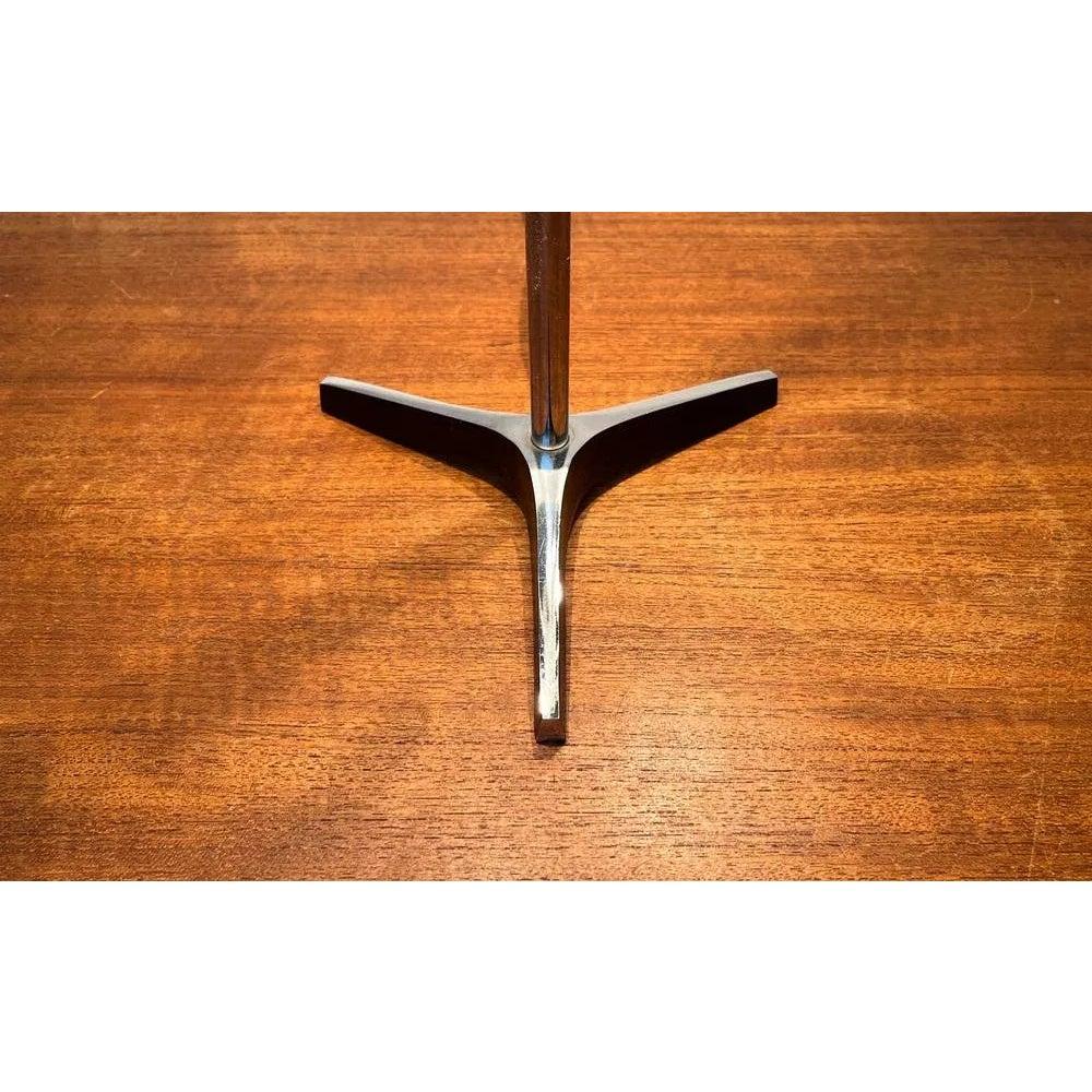 Mid-Century Space Age Minimalist Tripod Table Lamp, 1960s For Sale 6