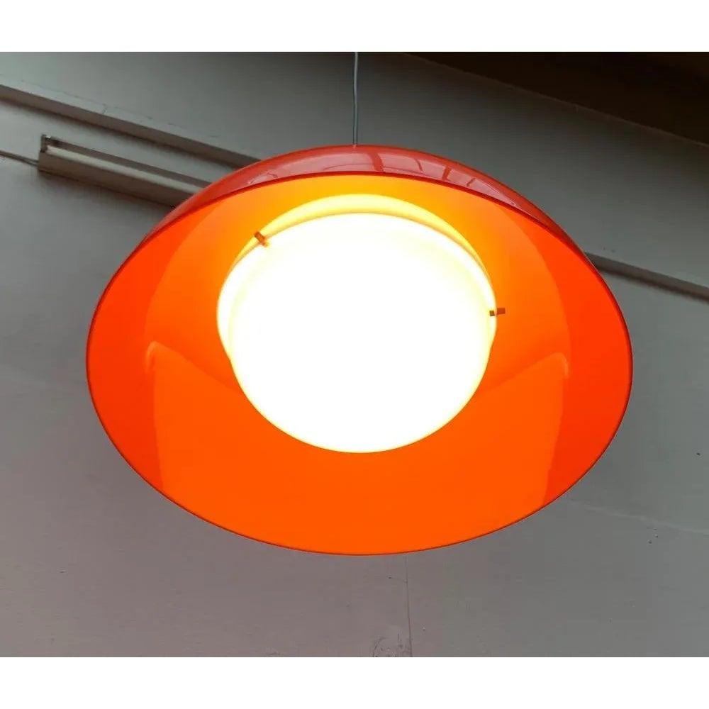 Mid-Century Space Age Model KD6 Pendant Lamp by Achille and Pier Giacomo Castiglioni for Kartell, 1960s

Large pendant light from the Italian manufacturer Kartell after a draft of Achille and Pier Giacomo Castiglioni from 1959.

The lamp is formally