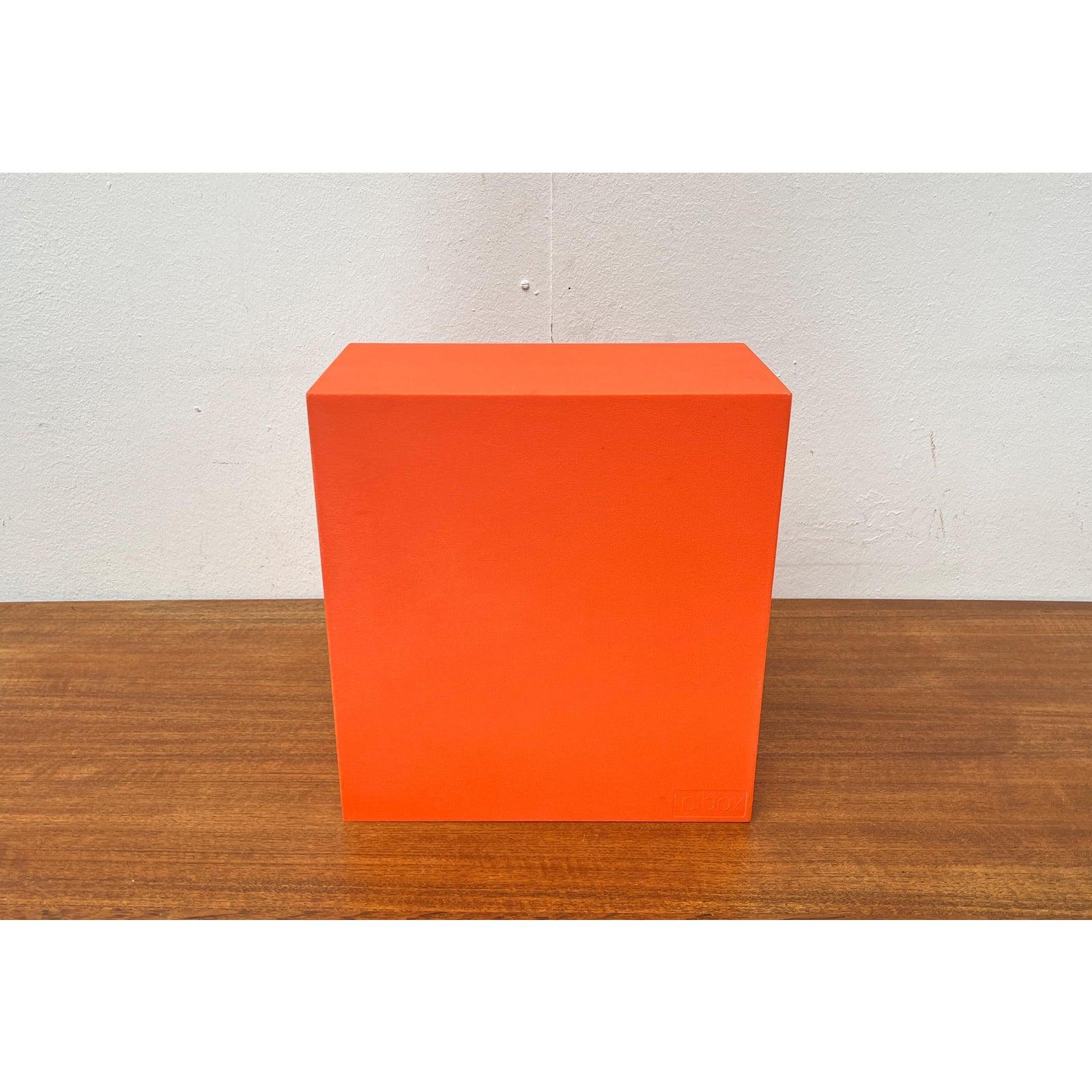 Plastique Boîte à vinyles et magazines, modèle de l'A Space du milieu du siècle, années 1960 en vente