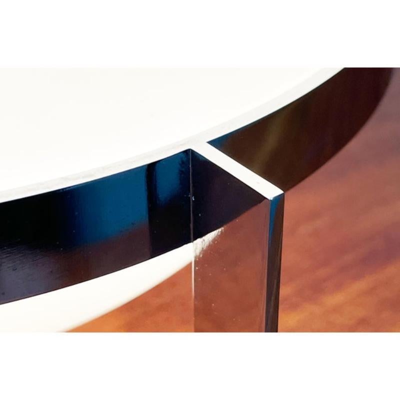 Space Age table lamp with spherical reflector from the Swiss manufacturer Swisslamps based on a design by Alfred Hablützel and Bernhard Luginbühl from the 1960s.

A minimalist design. A white glass ball in a chrome-plated tripod frame. The glass