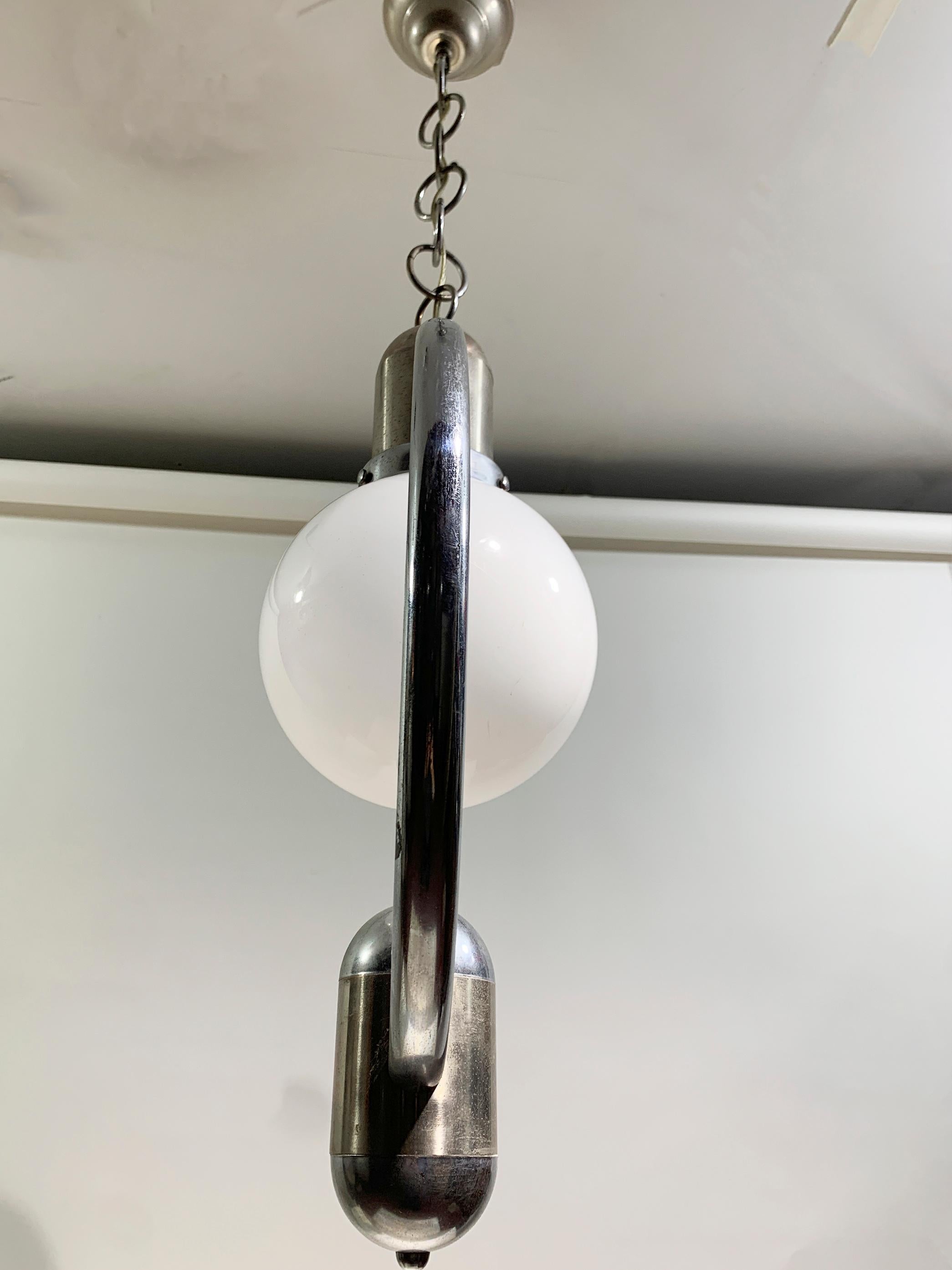 Modernistische Mid-Century-Pendelleuchte aus dem Space Age, ca. 1930er Jahre (Moderne der Mitte des Jahrhunderts) im Angebot