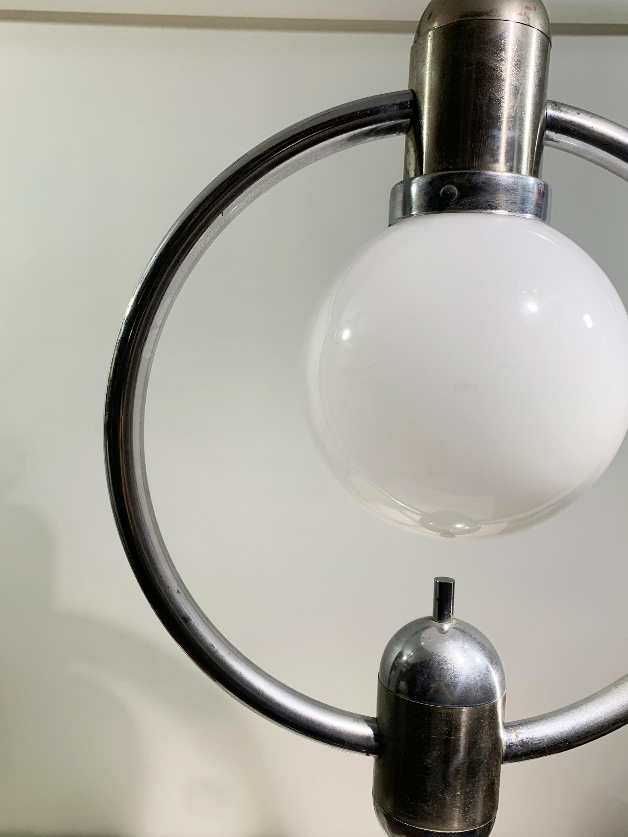 Modernistische Mid-Century-Pendelleuchte aus dem Space Age, ca. 1930er Jahre (Glas) im Angebot
