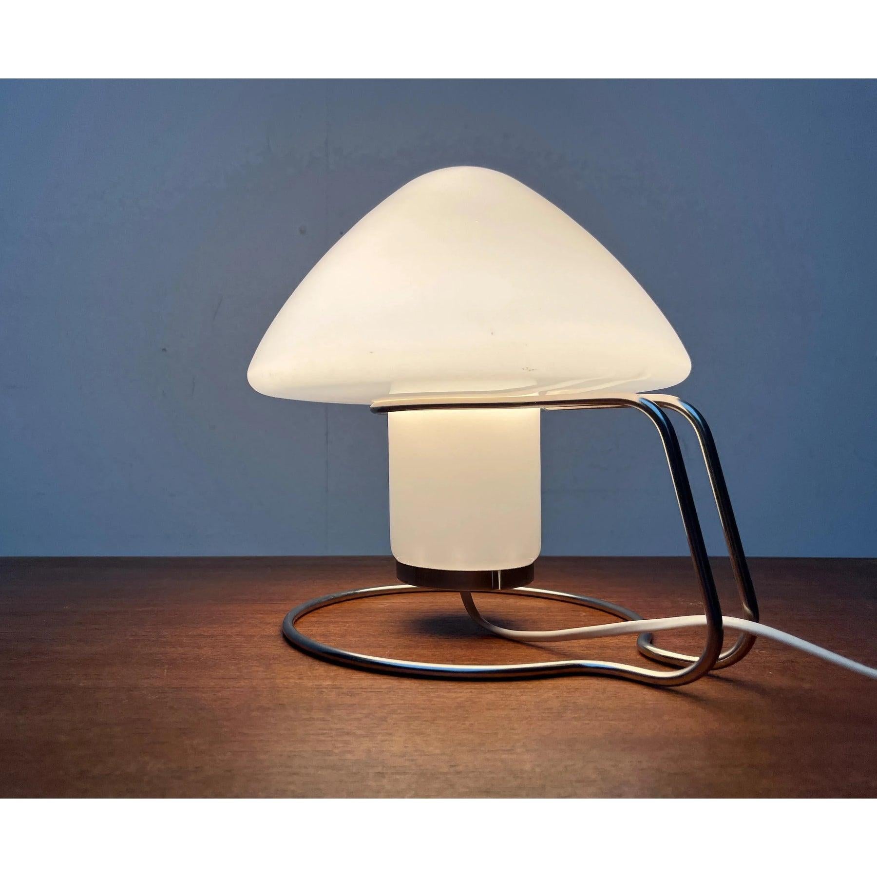 Lampe de table en verre en forme de champignon de l'A Space du milieu du siècle dernier, années 1960 en vente 1