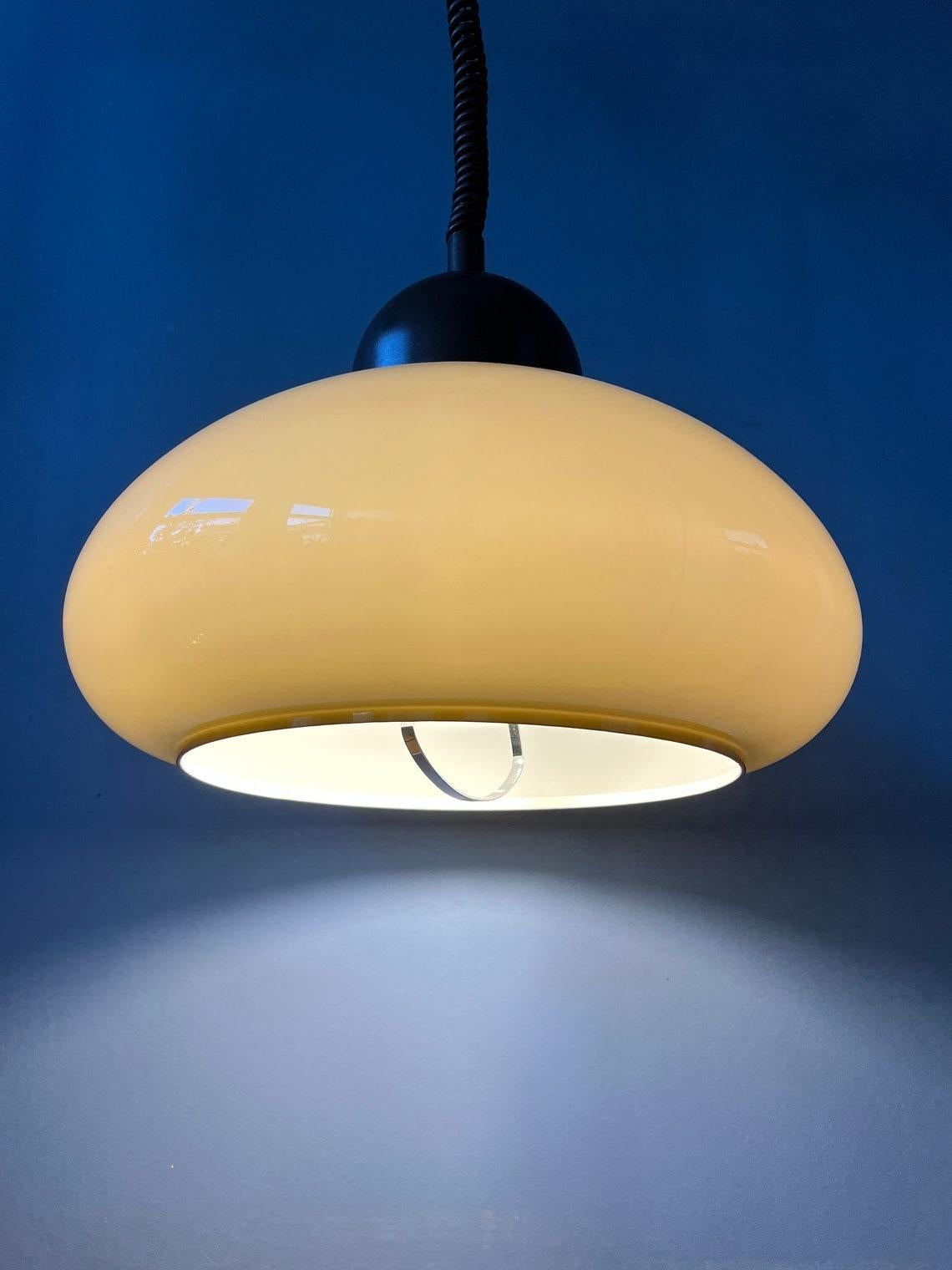 Mid century space age pendant light by Dijkstra with beige, acrylic glass shade. The height of the lamp can be easily adjusted with the rise-and-fall mechanism. The lamp requires one E26/27 lightbulb.

Additional information:
Materials: Metal,