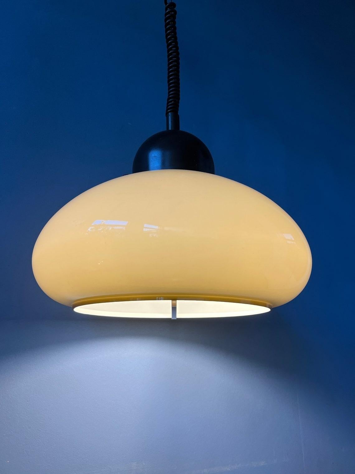 Mid Century Space Age Mushroom Pendant Beige Fixture Light by Dijkstra, 1970s In Excellent Condition For Sale In ROTTERDAM, ZH