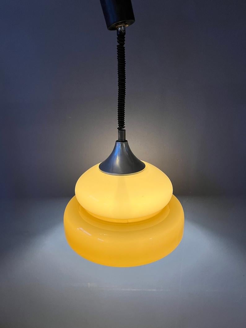 Mid century space age pendant light with a nicely shaped acrylic glass shade. The height of the lamp can easily be adjusted with the rise-and-fall mechanism. The lamp requires one E27-bulb.

Additional information:
Materials: Metal, plastic
Period: