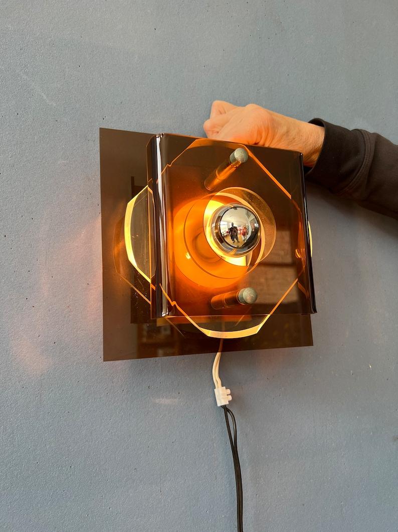 Mid Century Space Age Perspex Wall Sconce / Plexiglass Wall Lamp by Herda, 1970s In Excellent Condition For Sale In ROTTERDAM, ZH