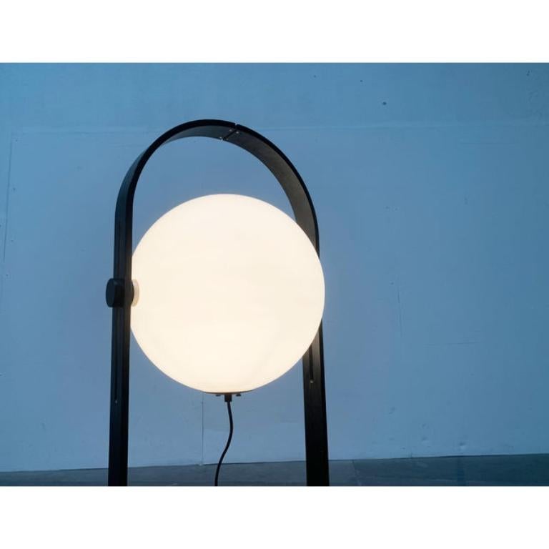 Mid-Century moderno Lampada da terra in plastica e compensato tipo 128 di Temde, anni '60, dell'era A Space di metà secolo in vendita
