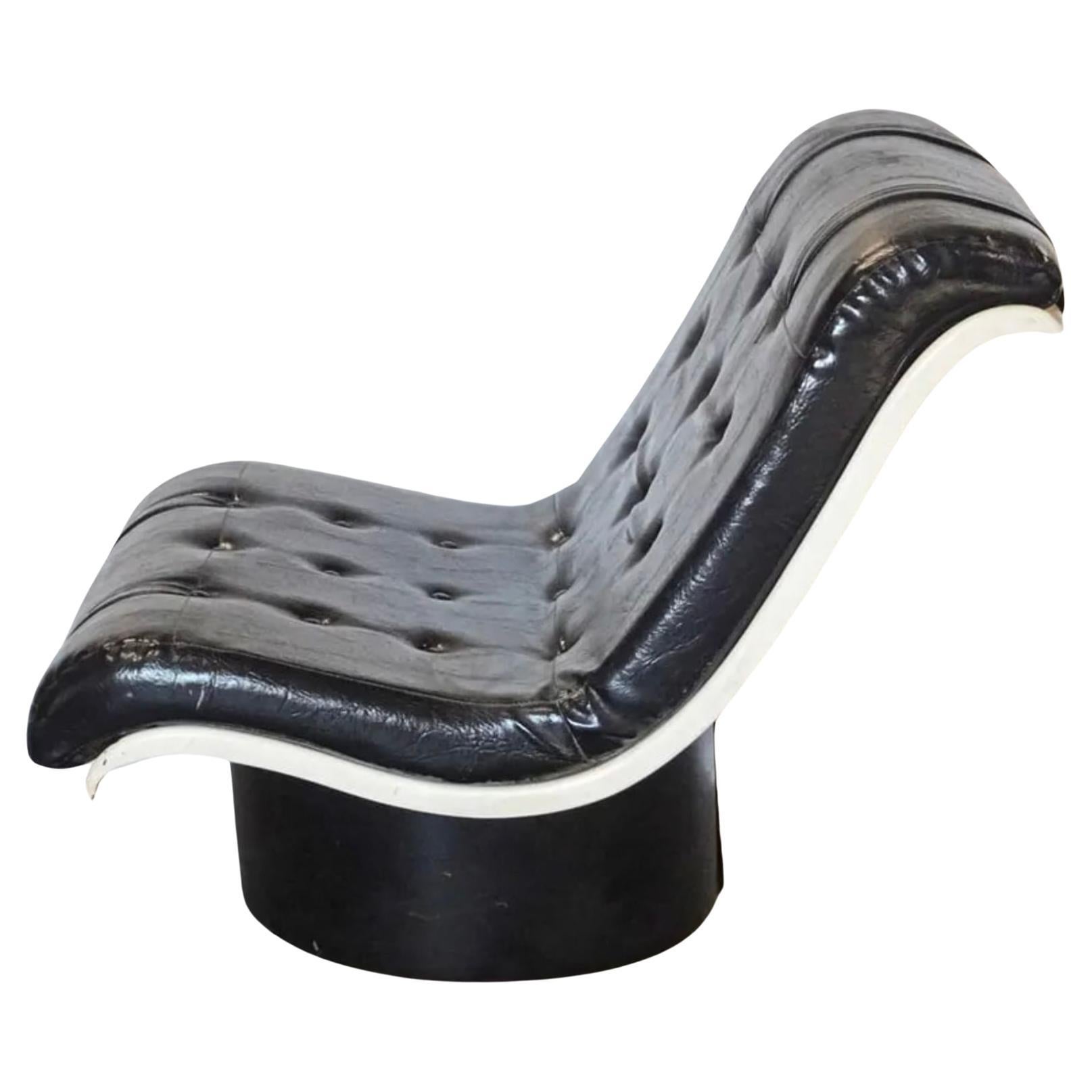 Mid century Space Age Pop Art 1970s futuristic lounge chair by pioneer furniture designer Morris Futorian (1907-1994). molded plastic frame with button tufted black Vinyl upholstery on black cylinder base. Located in Brooklyn NYC.

30