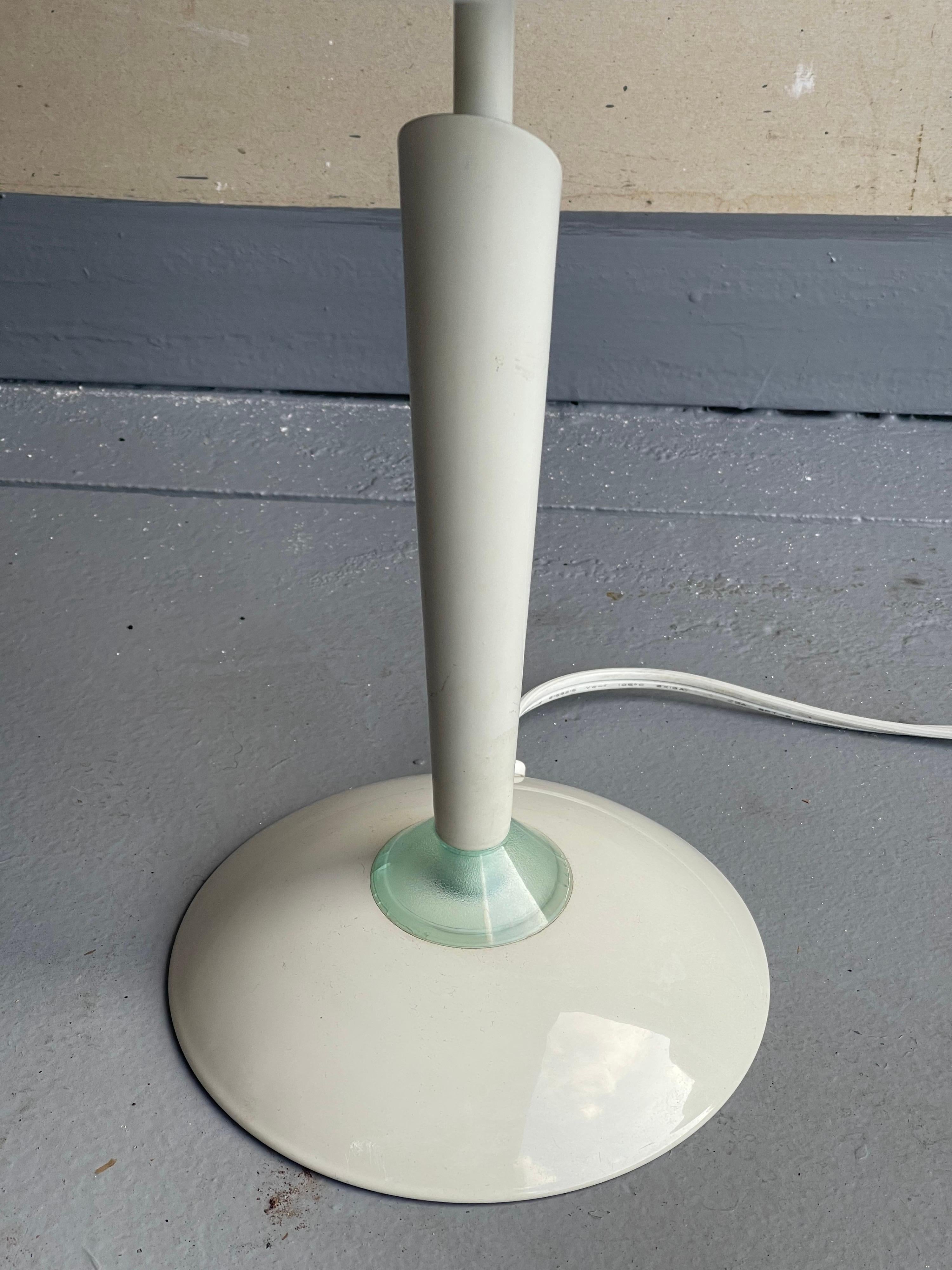 Mid-Century Space Age Saucer Table Lamp  In Good Condition For Sale In San Diego, CA