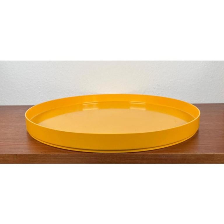 Plateau en mélamine jaune suédoise du milieu du siècle dernier, années 1960, en très bon état. Conçu de 1960 à 1969.

Informations complémentaires :
Matériaux : Mélamine
Style : Moderne du milieu du siècle
Pays d'origine : Suède
Couleur : Jaune
Type
