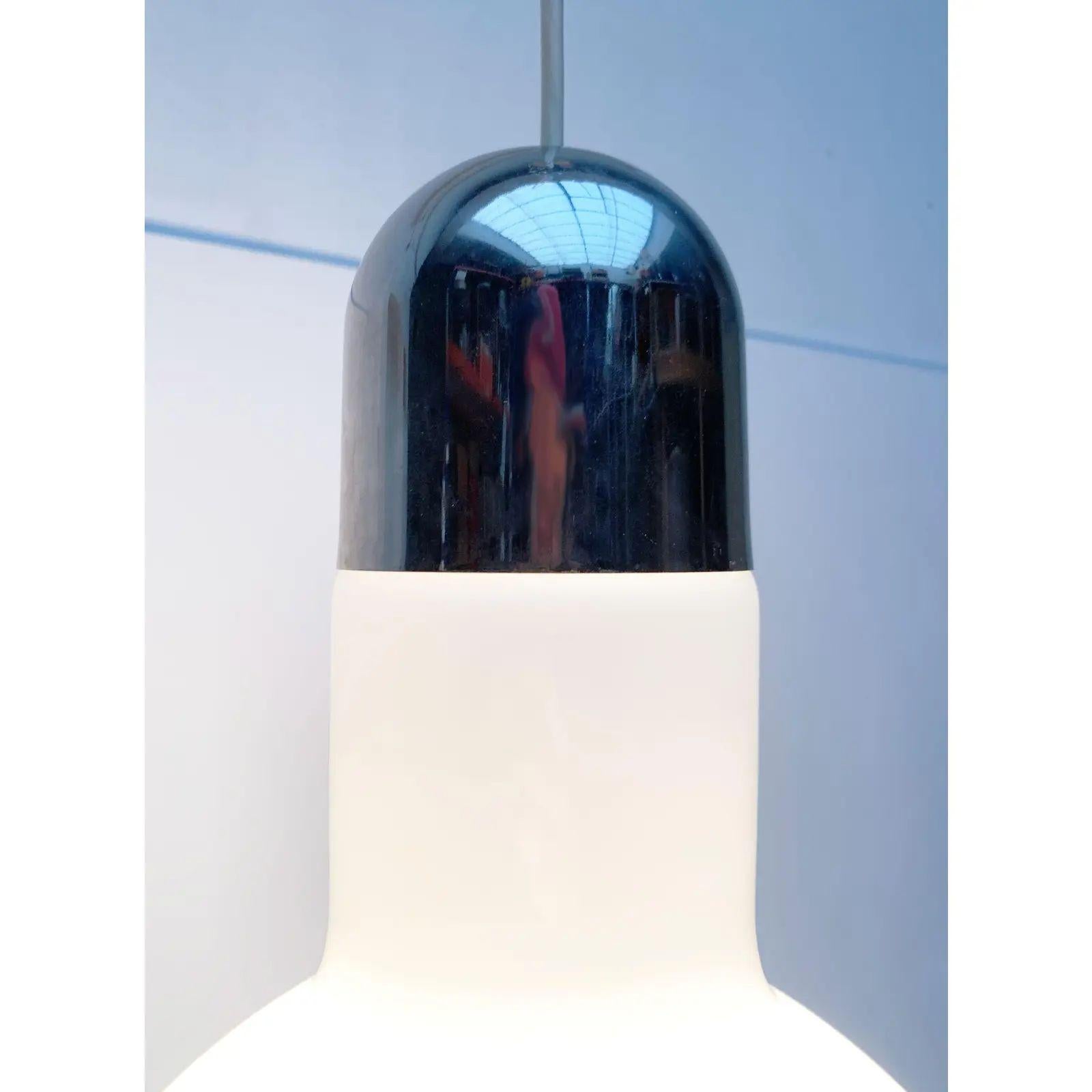 Mid-Century Modern Pendentif suisse minimaliste de l'ère spatiale du milieu du siècle dernier de Temde, années 1960 en vente