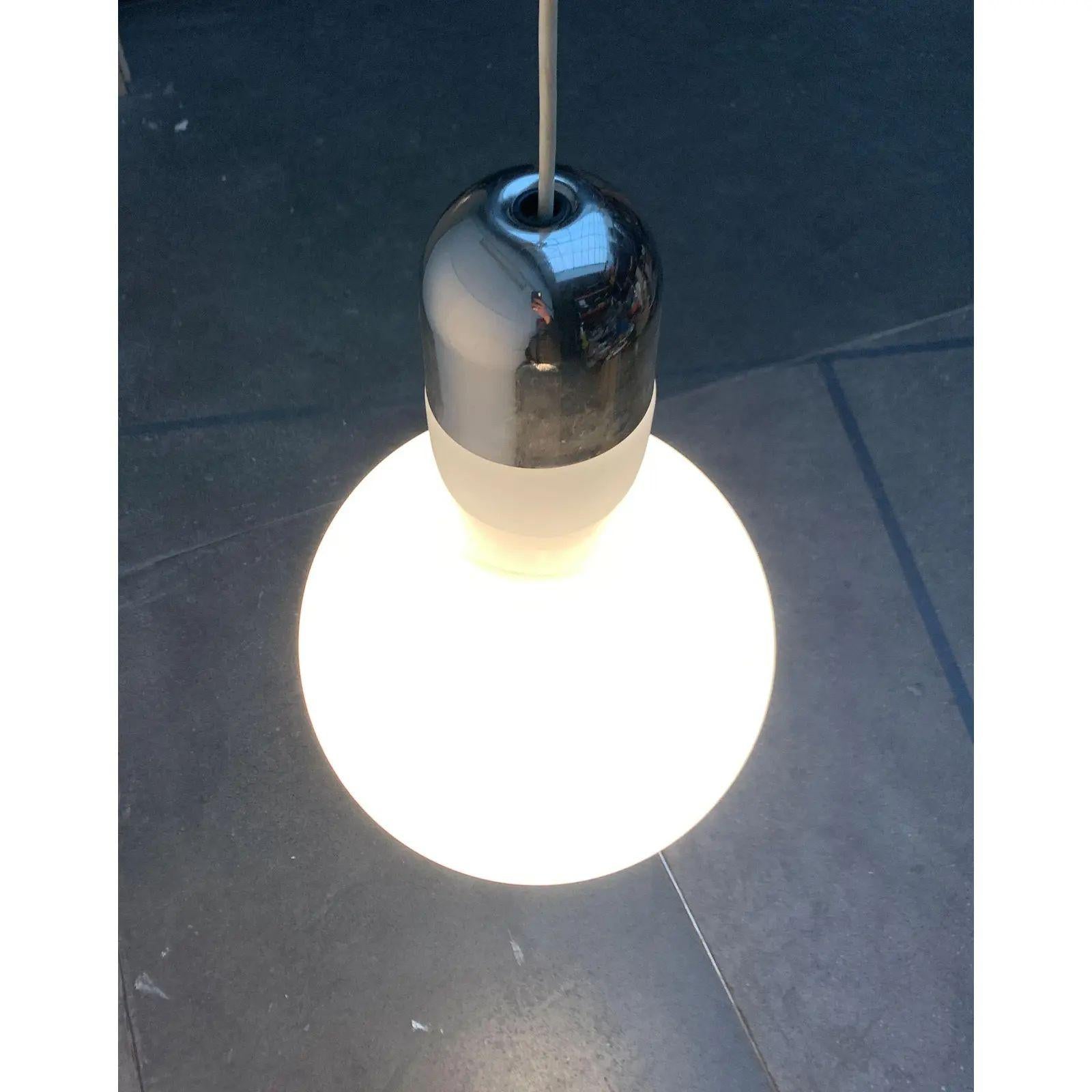 Métal Pendentif suisse minimaliste de l'ère spatiale du milieu du siècle dernier de Temde, années 1960 en vente