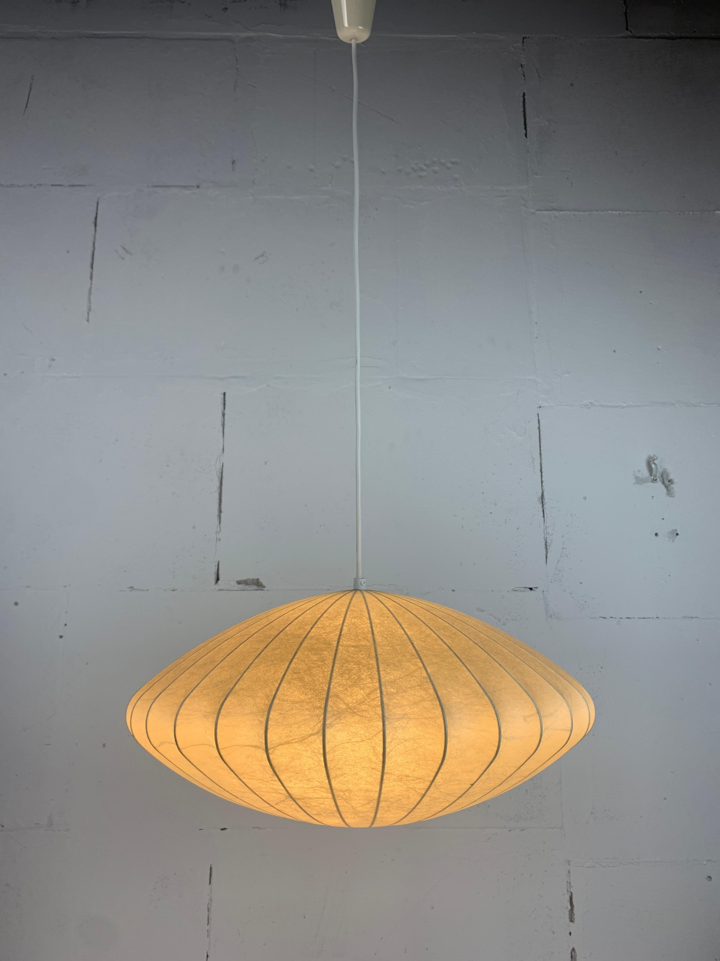 Lampe suspendue soucoupe de cocon ufo de l'ère spatiale du milieu du siècle dernier, années 1960 2