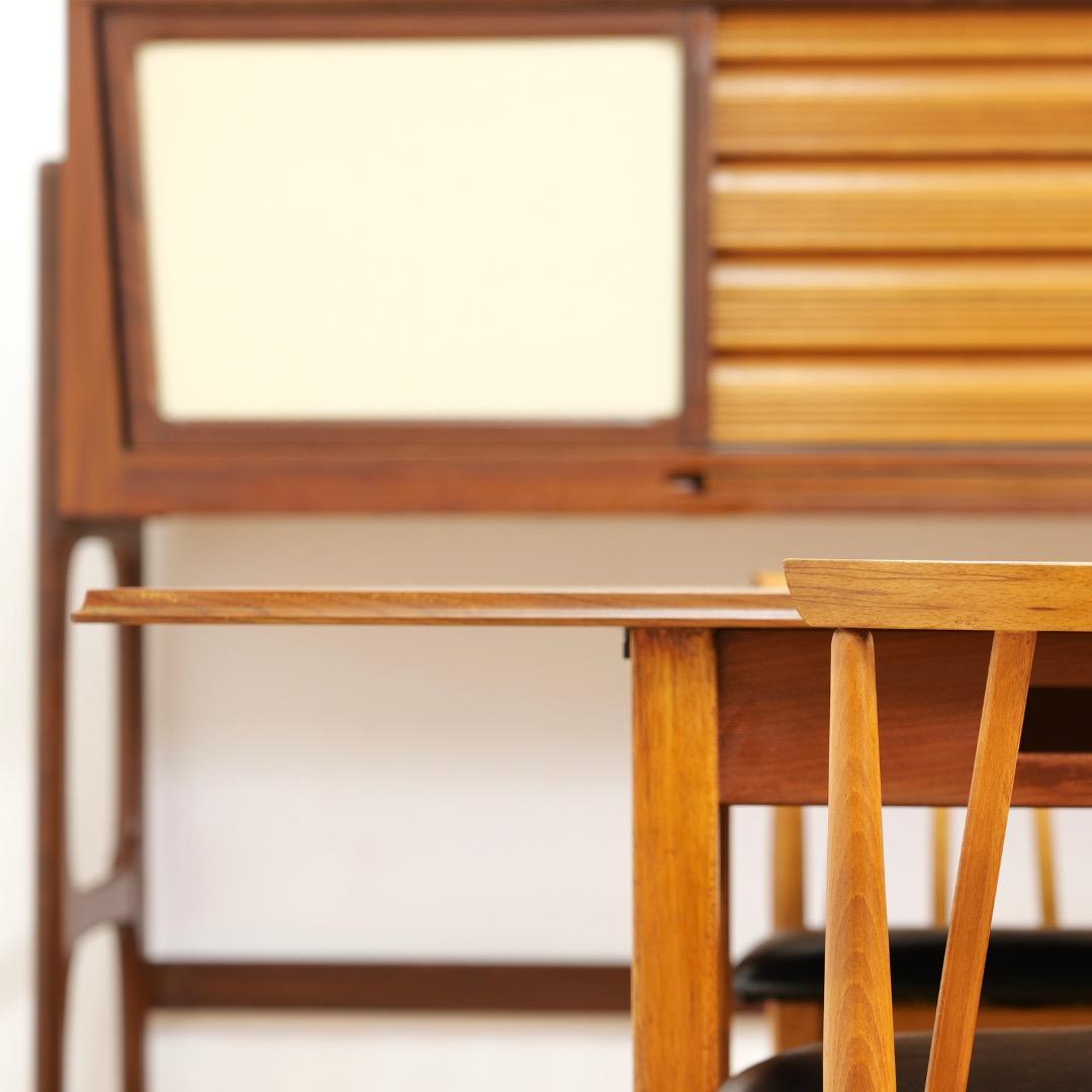 Mid Century Space Saving Dining Set and Credenza by Elliots of Newbury en vente 3