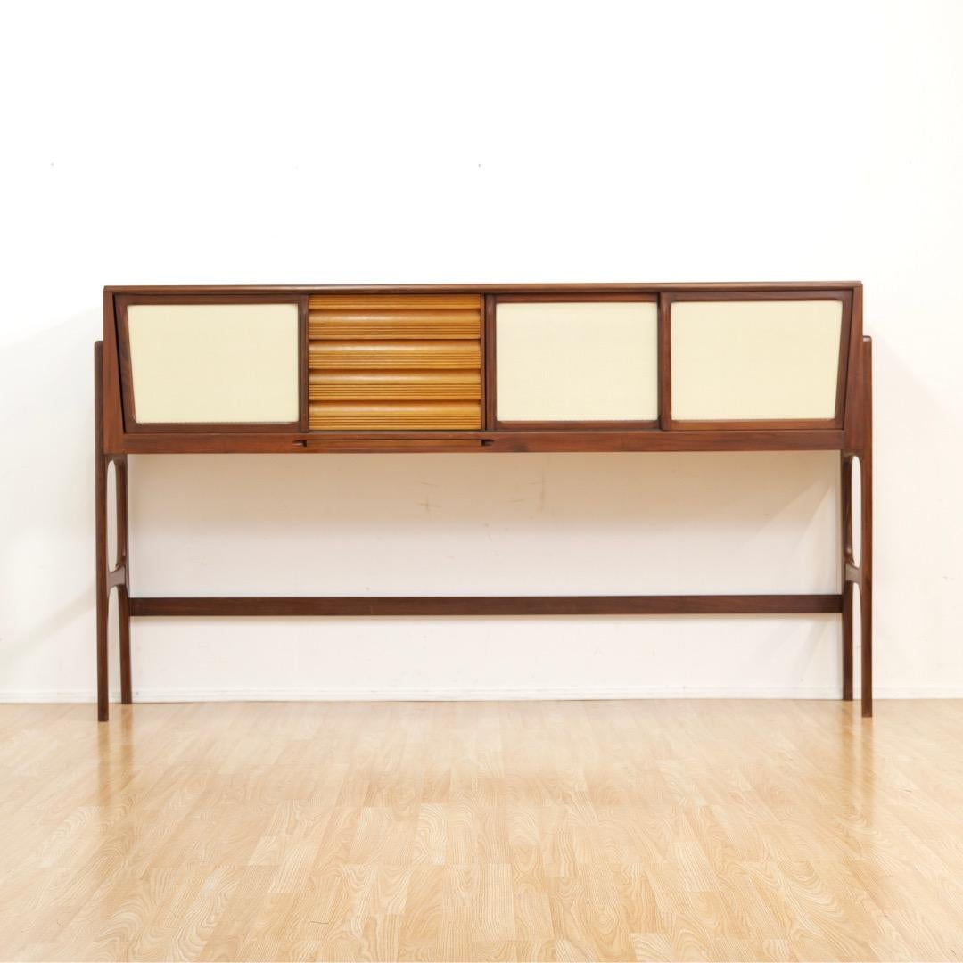 Mid Century Space Saving Dining Set and Credenza by Elliots of Newbury en vente 4