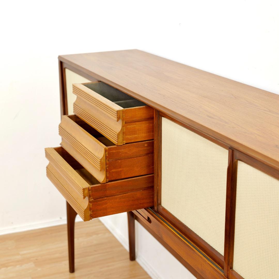 Mid Century Space Saving Dining Set and Credenza by Elliots of Newbury en vente 5