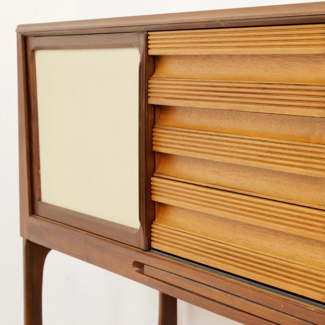 Mid Century Space Saving Dining Set and Credenza by Elliots of Newbury en vente 9