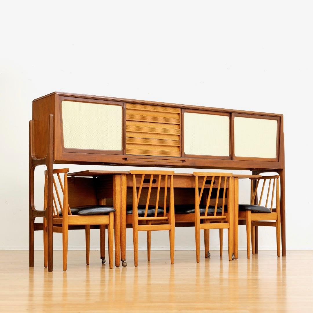 Mid-Century Modern Mid Century Space Saving Dining Set and Credenza by Elliots of Newbury en vente