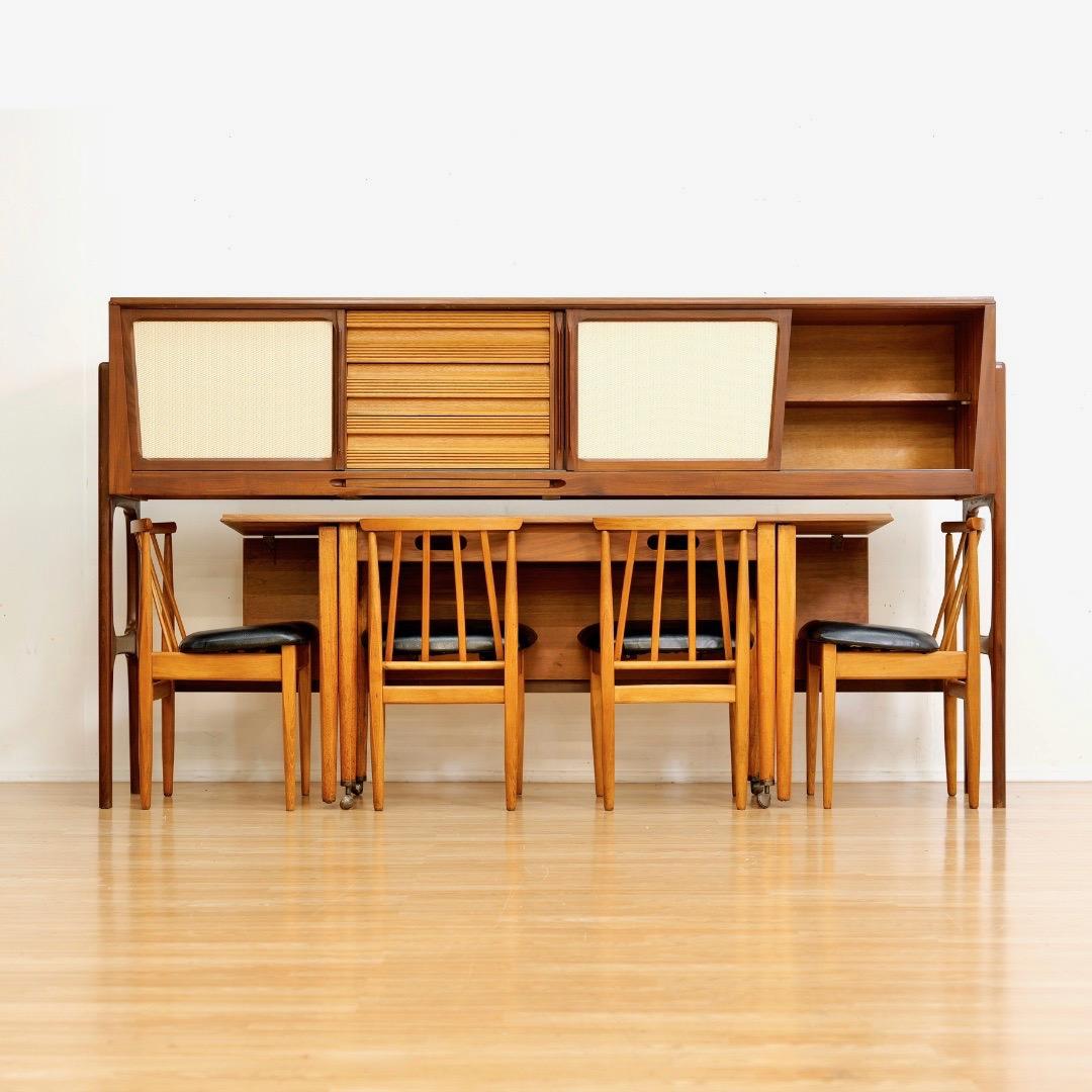 Mid Century Space Saving Dining Set and Credenza by Elliots of Newbury Bon état - En vente à Los Angeles, CA