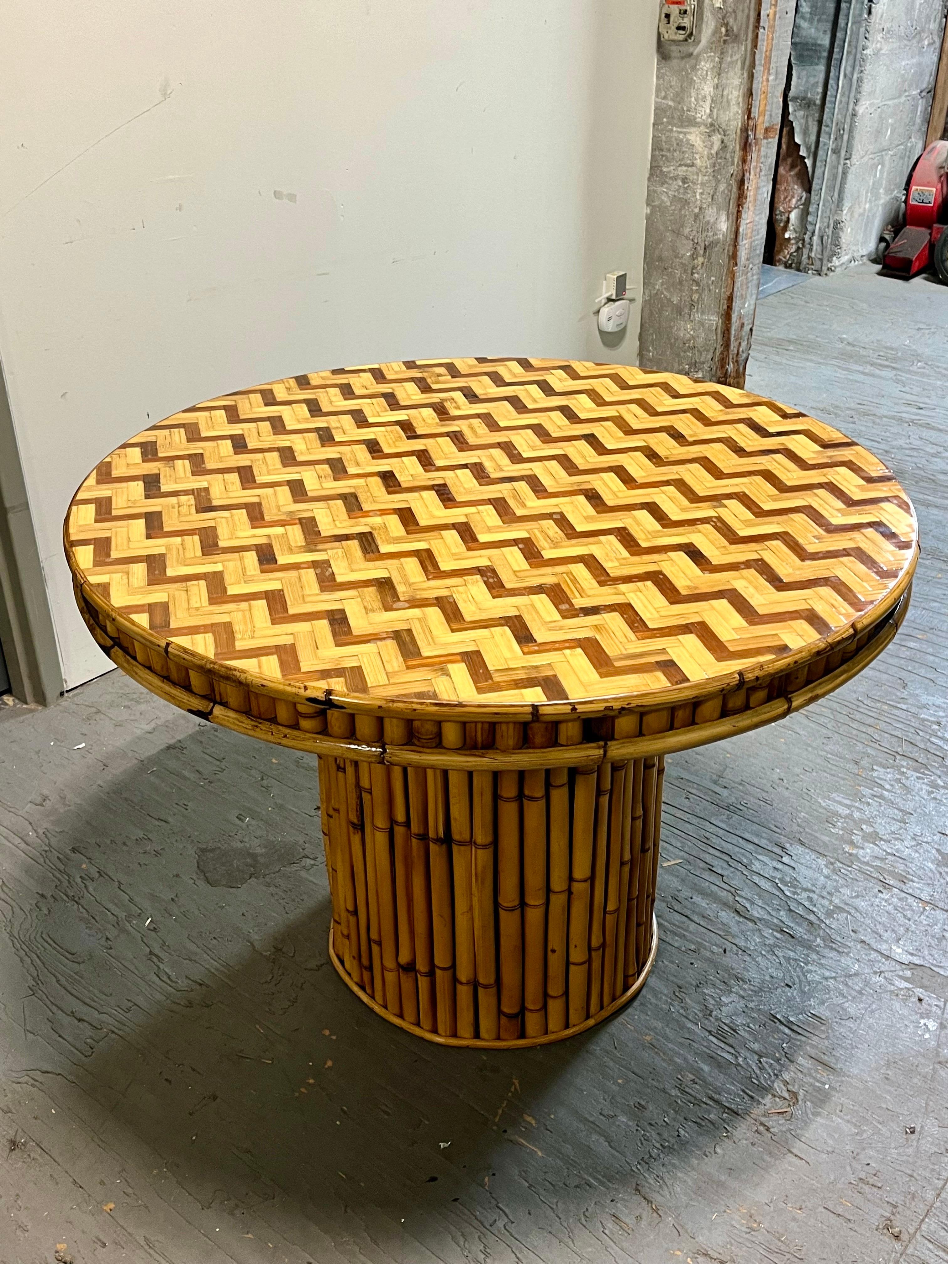 Mid-Century Modern Table de salle à manger à piédestal en bambou du milieu du siècle Palm Regency en vente