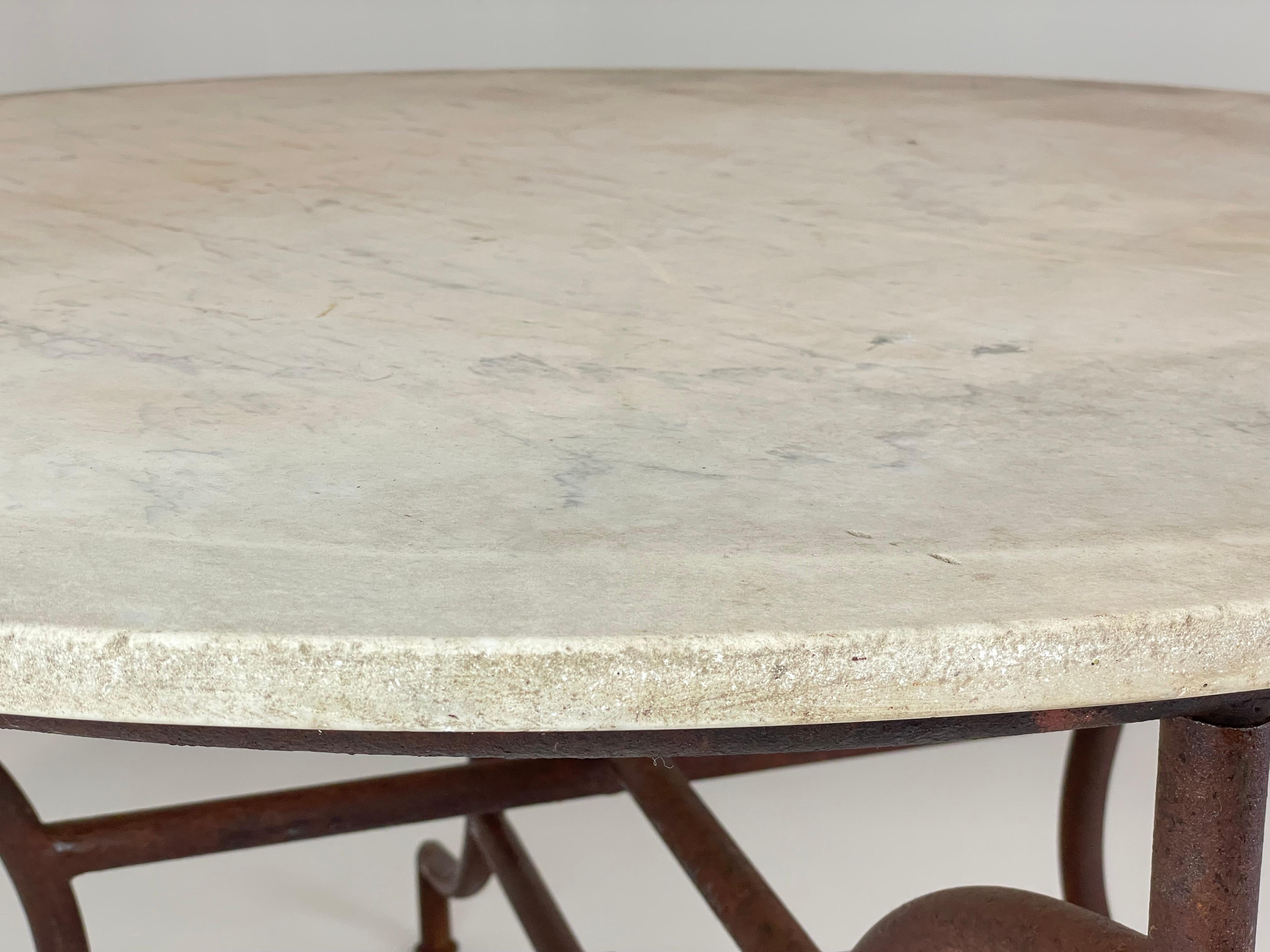 Table de véranda espagnole du milieu du siècle en marbre de Carrare Bon état - En vente à Calgary, Alberta
