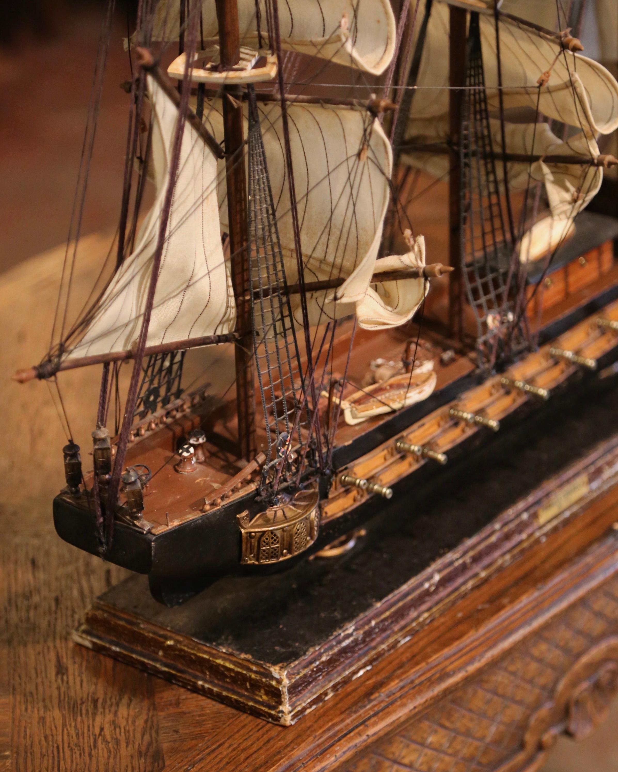 Modèle de bateau espagnol du milieu du siècle dernier sculpté de style Armada, la « Fragata Espanola », 1780 en vente 4