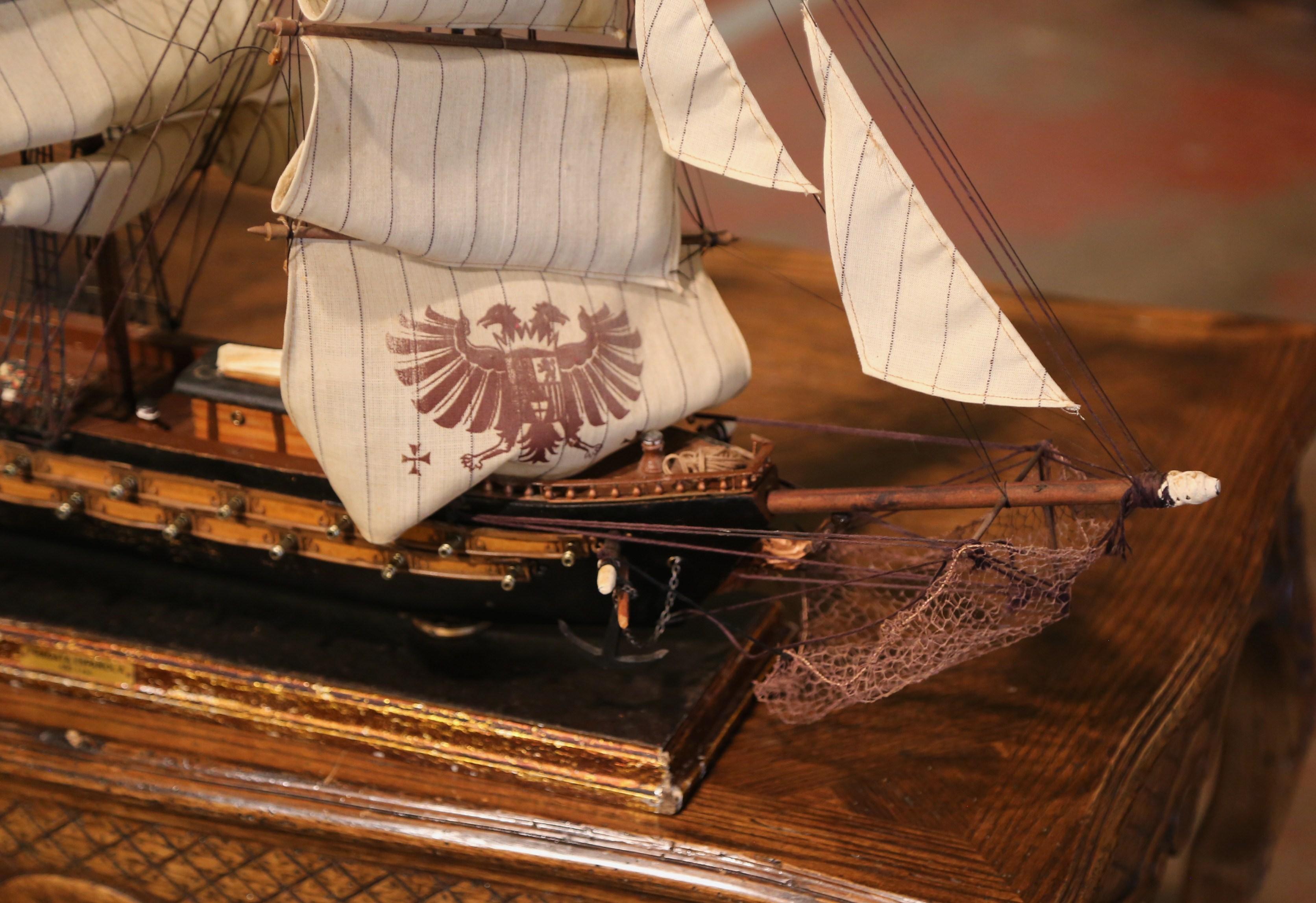 Tissu Modèle de bateau espagnol du milieu du siècle dernier sculpté de style Armada, la « Fragata Espanola », 1780 en vente
