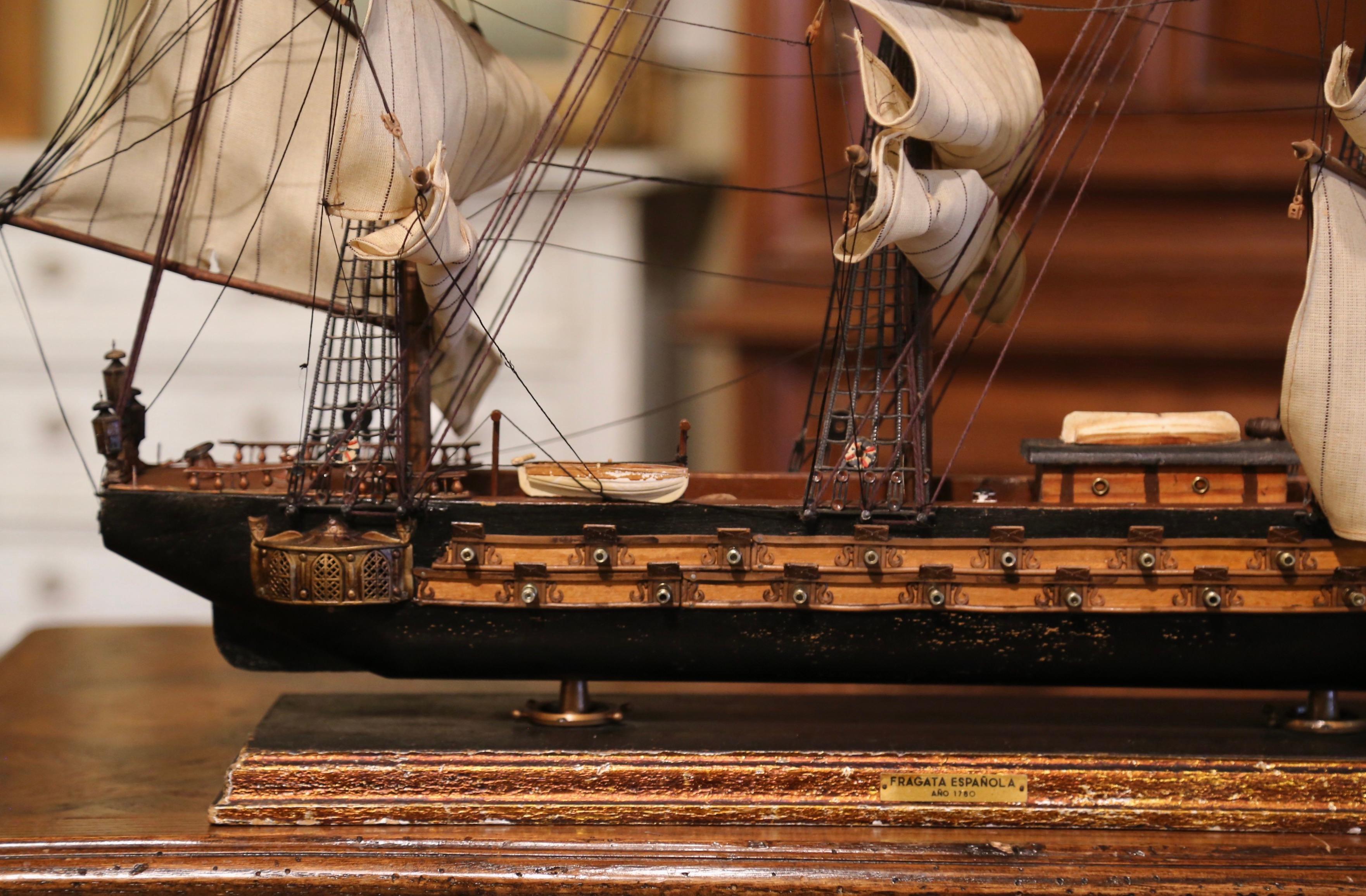 Modèle de bateau espagnol du milieu du siècle dernier sculpté de style Armada, la « Fragata Espanola », 1780 en vente 1